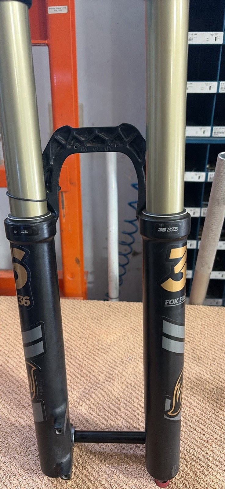 FOX 36 Factory Suspension Fork 27.5″ 150mm Lockout Tapered Black/Gold