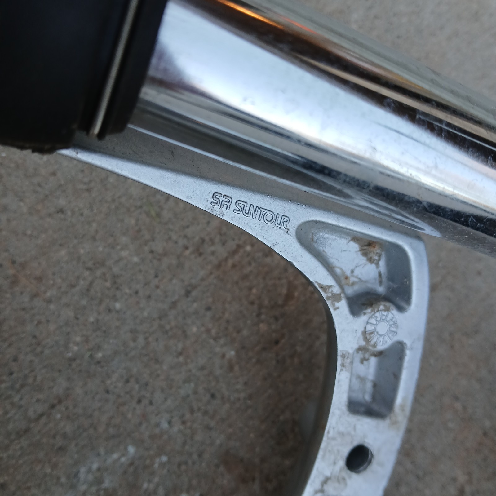 SR Suntour Suspension Fork 24.5” SF11-XCT-JR-24 from a Specialized Hotrock