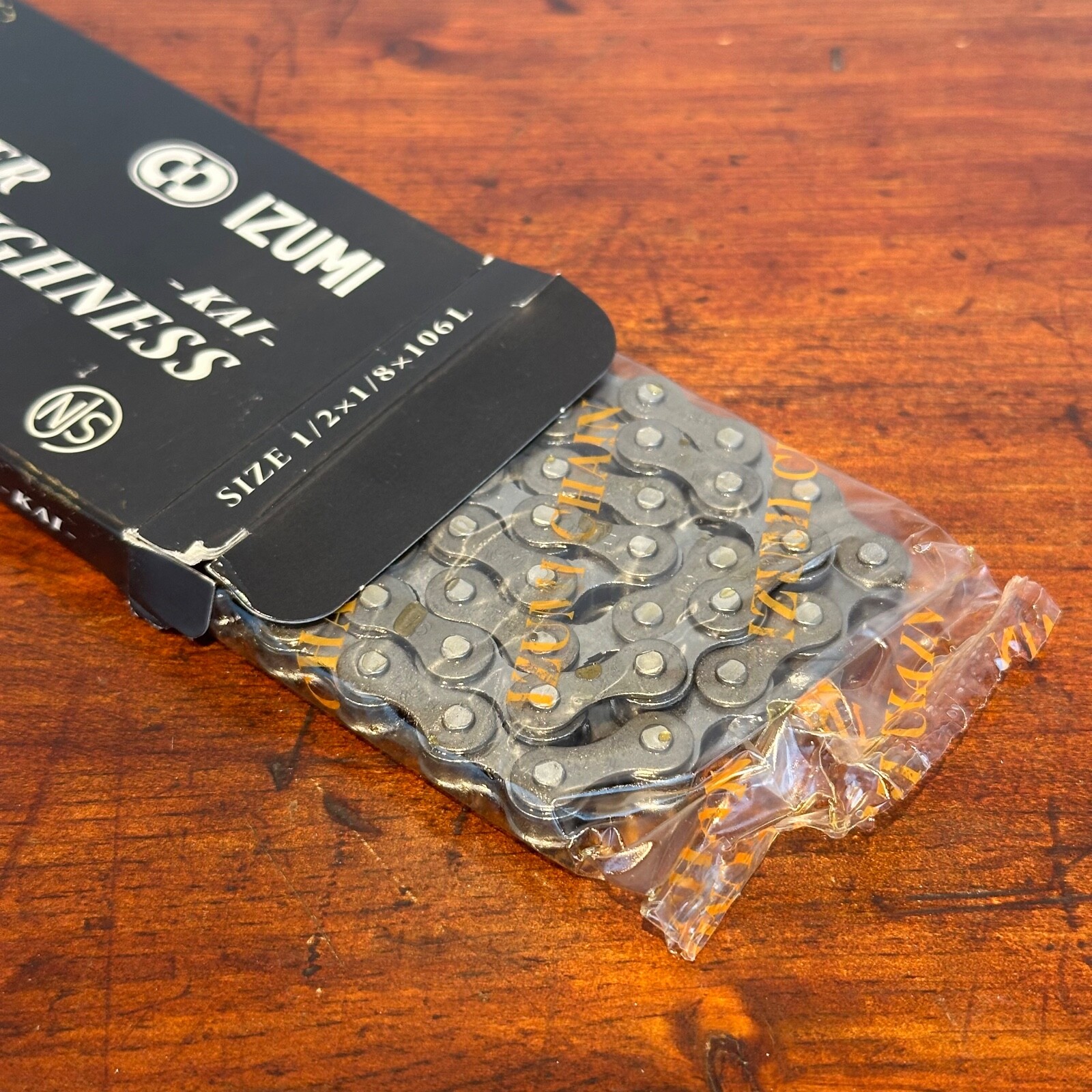 Izumi KAI Super Toughness Track Bike Chain – Grey / Silver – Standard 1/8″ NJS