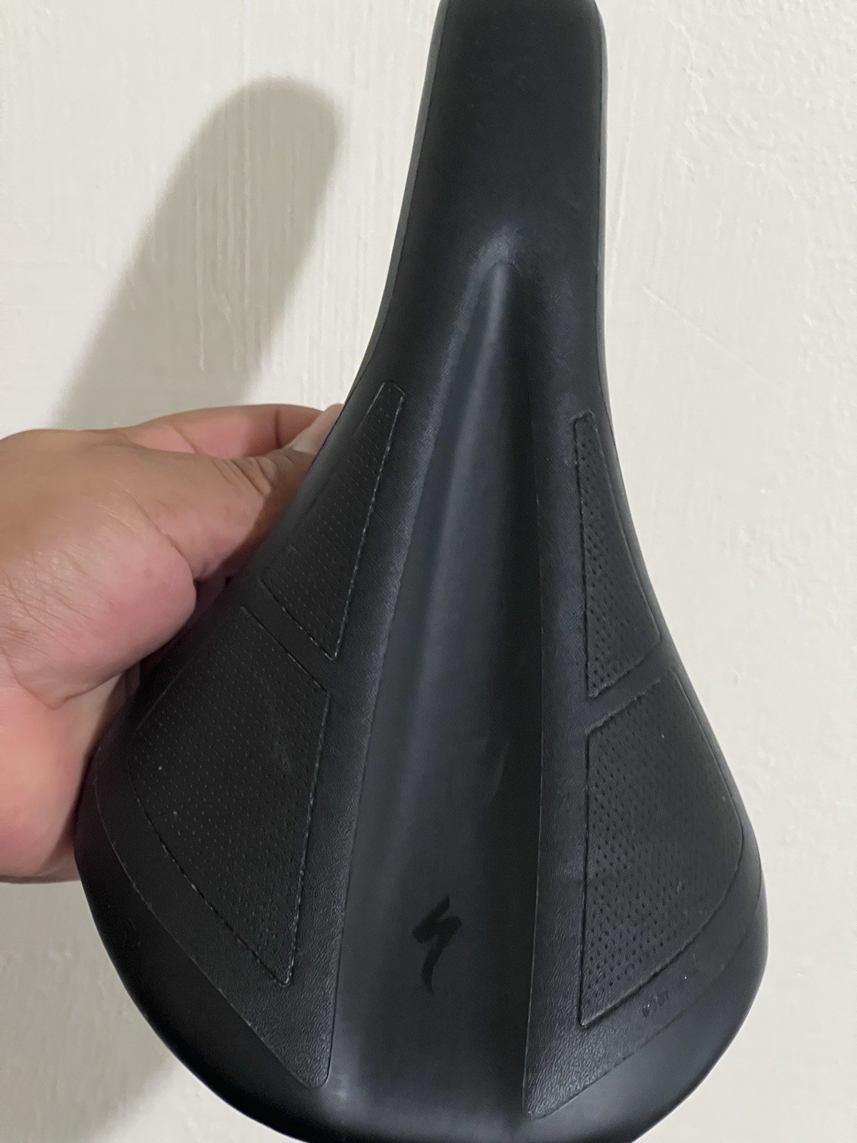 Specialized Henge Black Bike Saddle Seat 143mm, 7×7 Titanium rails