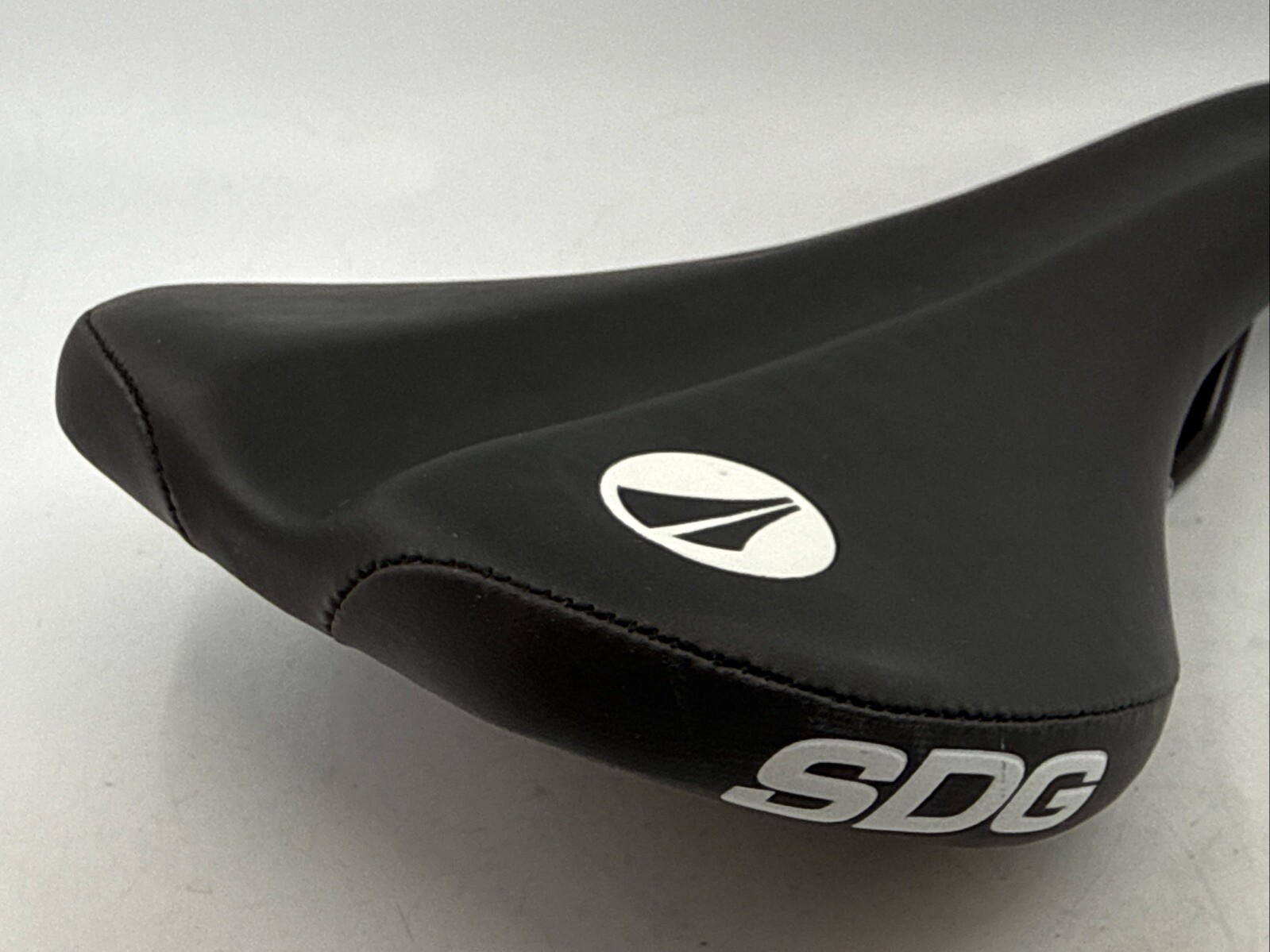 SDG FALCON 280mm x 140mm Steel Rail Black & White Saddle NEW BIKE TAKE-OFF