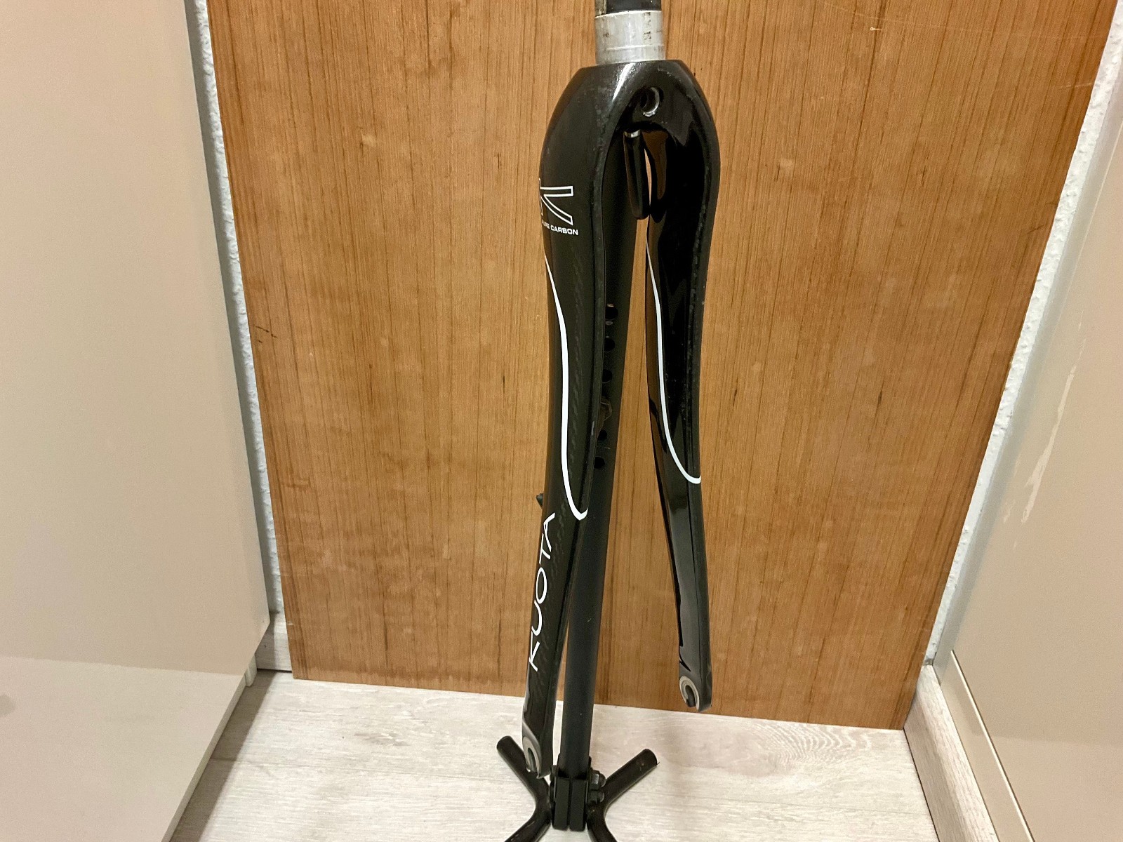 Nice Kuota Pure Carbon Fork / Forks 1 1/8″ 700c Low Miles 365gr. steerer 211mm