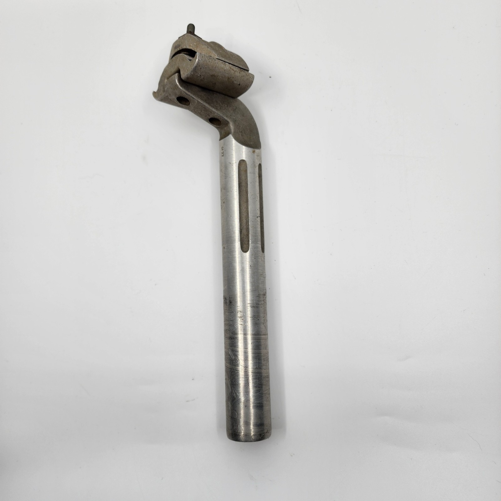 Avocet 27mm Bicycle 30mm Off-Set Adjustable 210mm Fluted Seatpost -Missing bolt