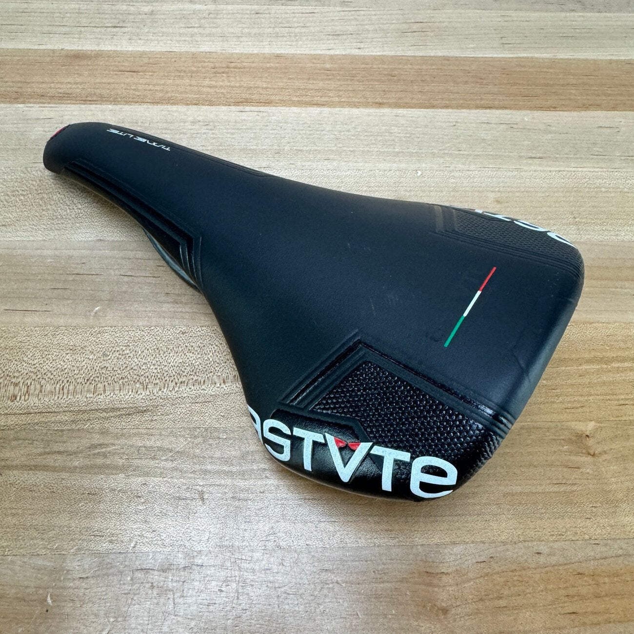 Low Mile! Astute Time Lite 7x9mm Carbon Rails 138mm Bike Saddle 189g
