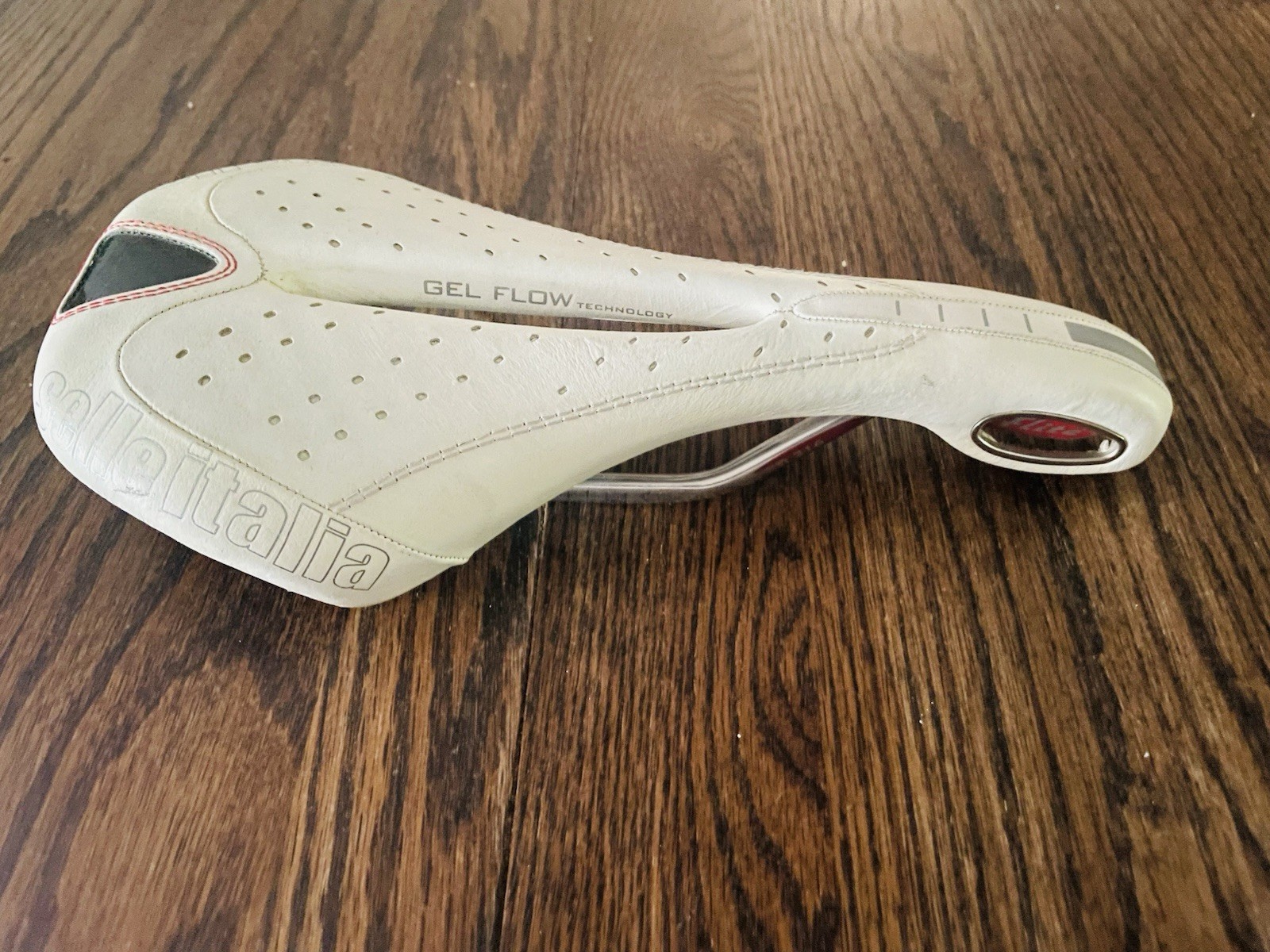 Selle Italia Flite Gel Flow/cut out/Titanium Rails – WHITE-VGC