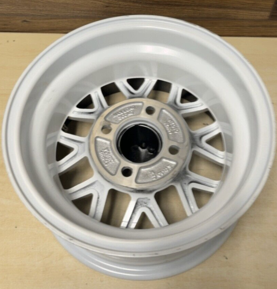 Red Hawk TIR-RX284-WB Wheel White/Gloss Black Rim