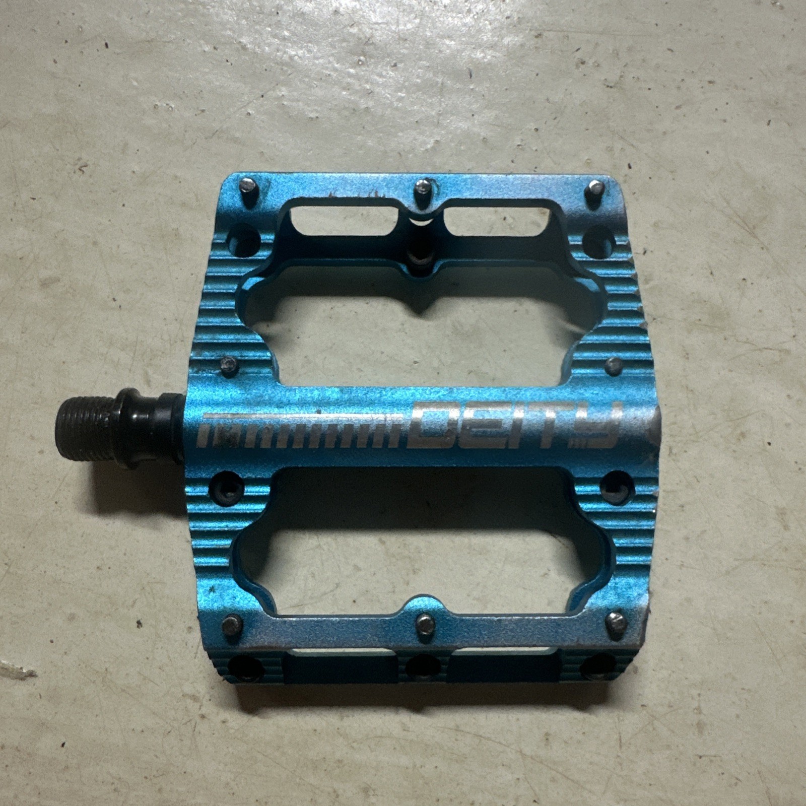 RIGHT Only DEITY Black Kat Pedals Blue Anodized Dual Side Flat Platform Pins