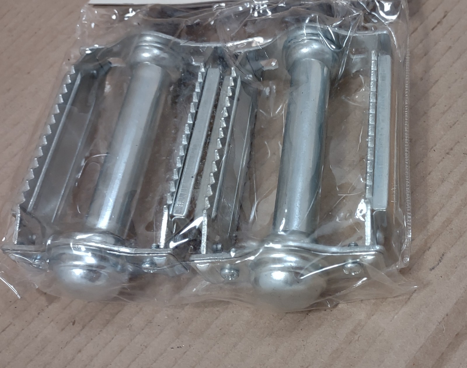 Vintage NOS Bike Wellgo Rat Trap Pedals 1/2″