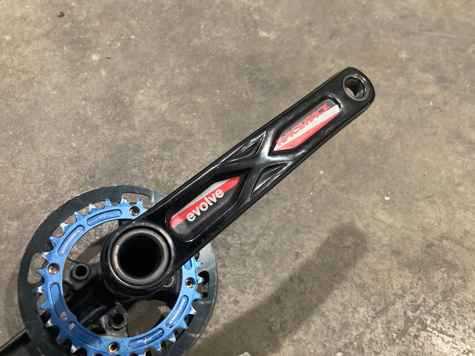 Race Face Evolve Cranks Single 30T Narrow-Wide Chainring 175mm Crankset MTB Red