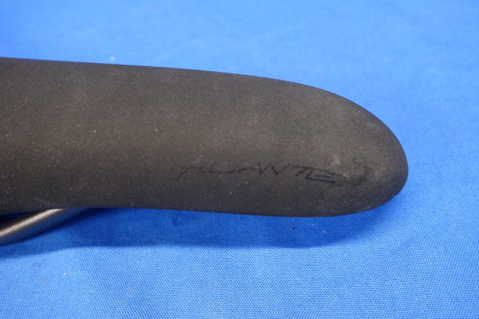 Fizik Aliante R3 Bike Saddle, Bicycle Seat, Kium Titanium Ti Alloy Rails