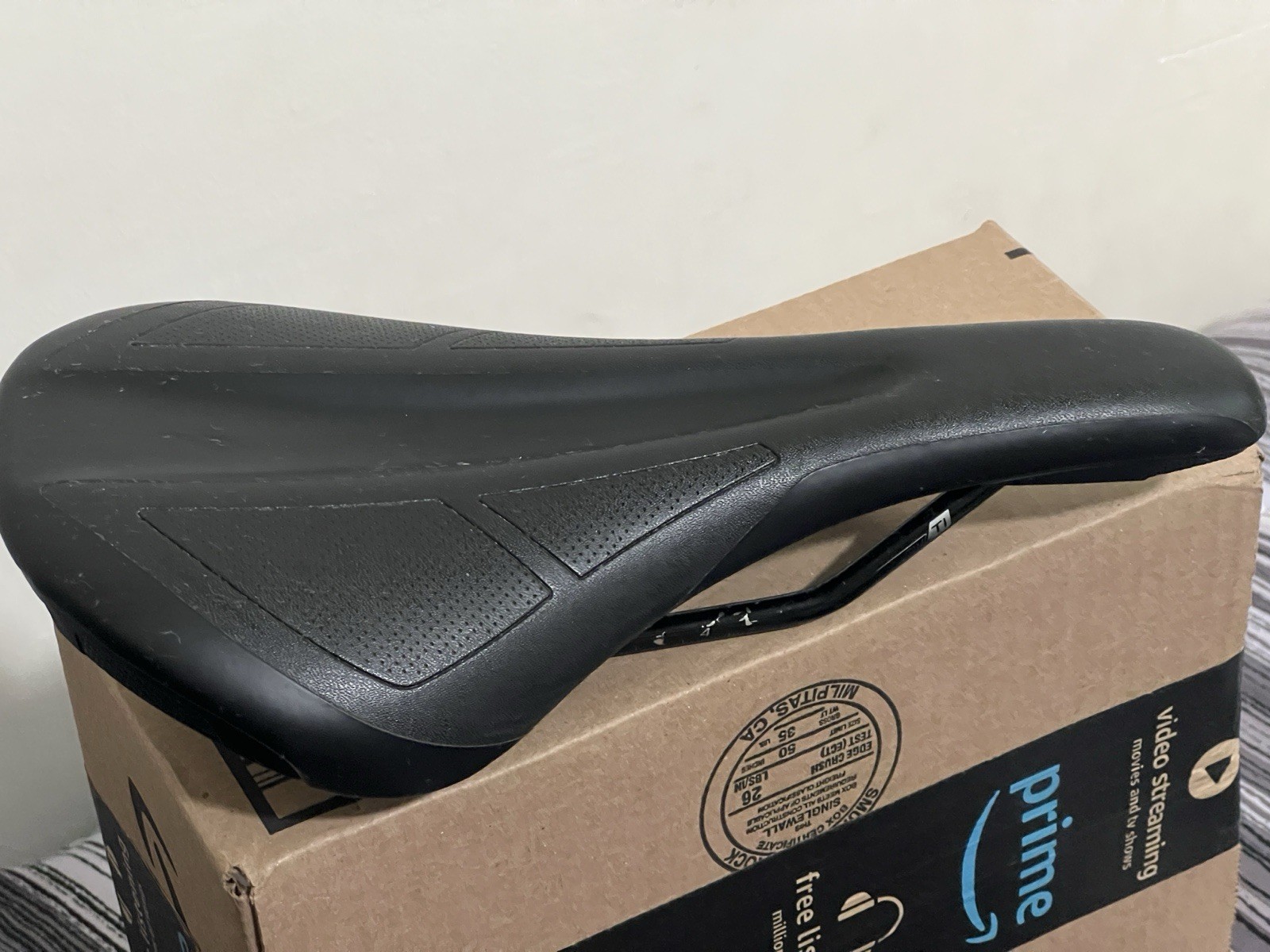 Specialized Henge Black Bike Saddle Seat 143mm, 7×7 Titanium rails