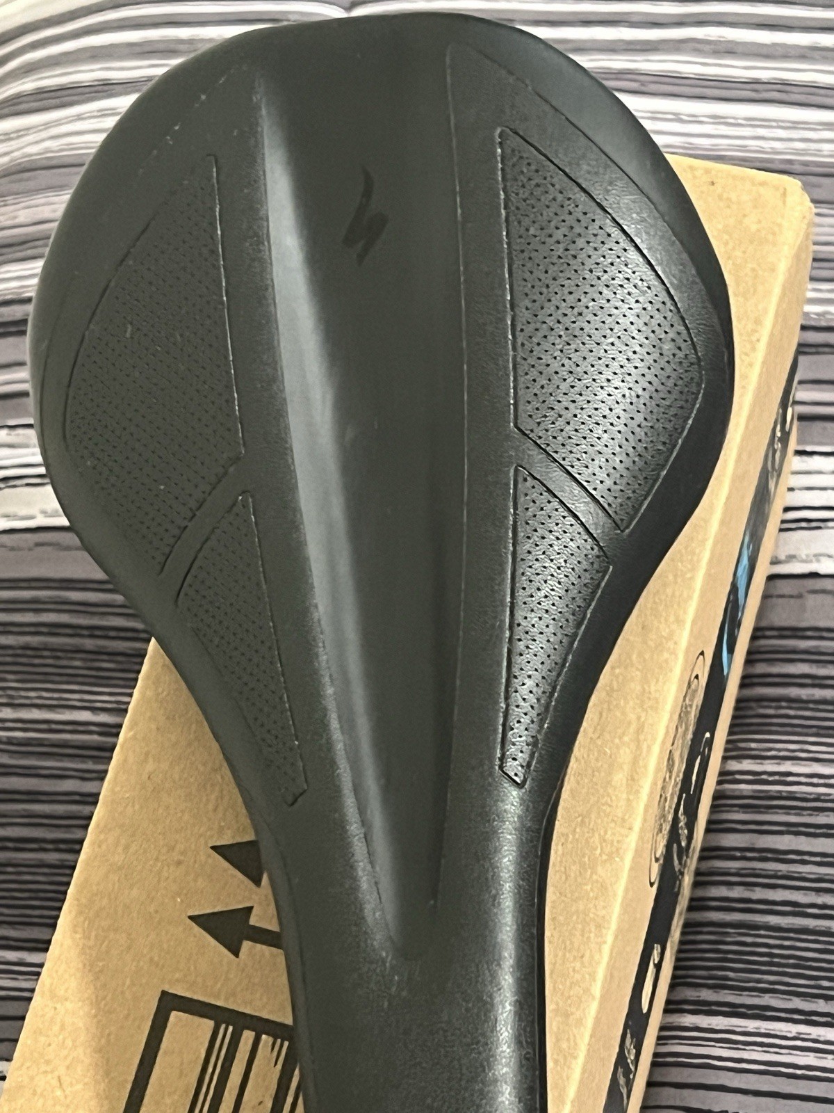 Specialized Henge Black Bike Saddle Seat 143mm, 7×7 Titanium rails