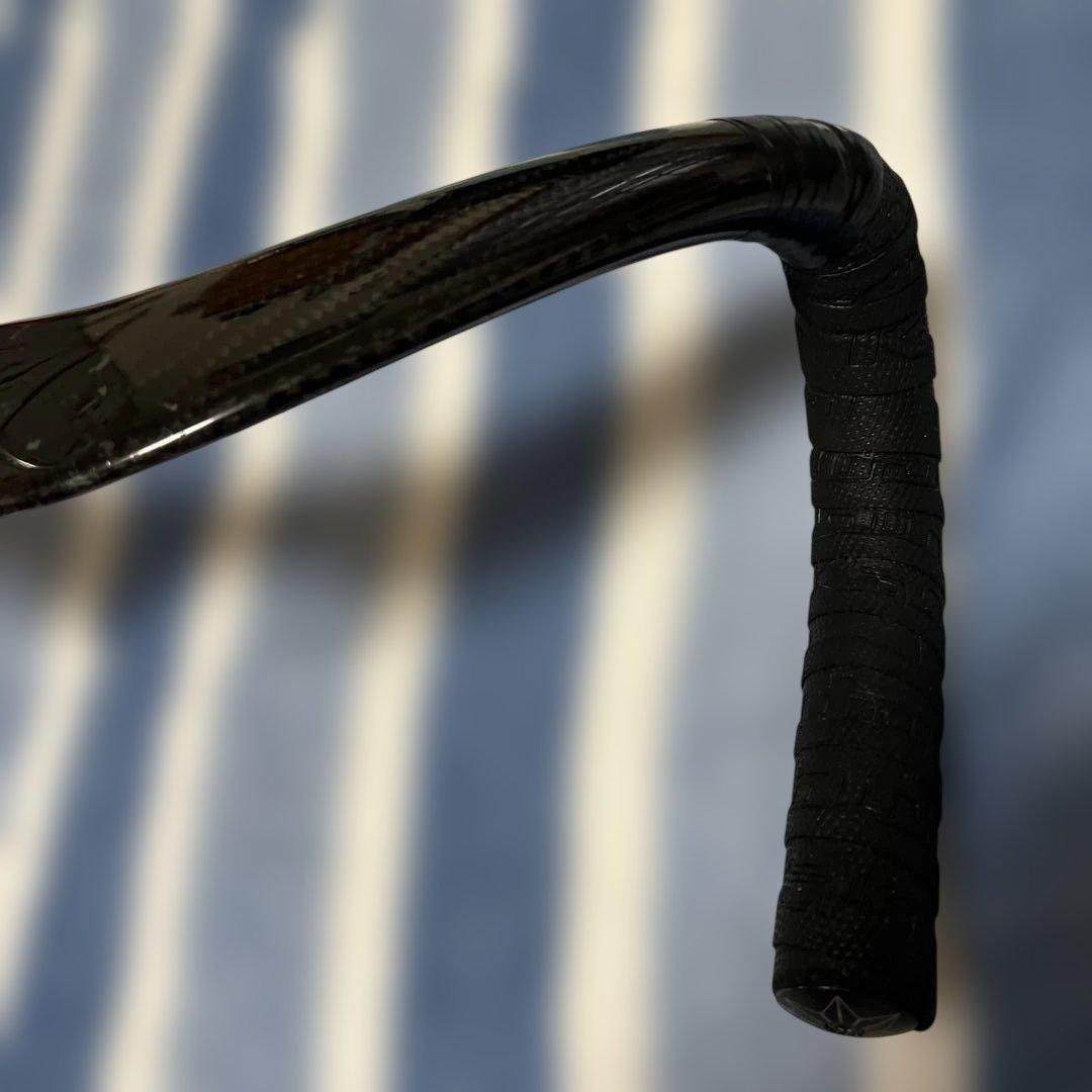 LOOK Carbon Aero Track Drop Handlebar 370mm with Bar Tape