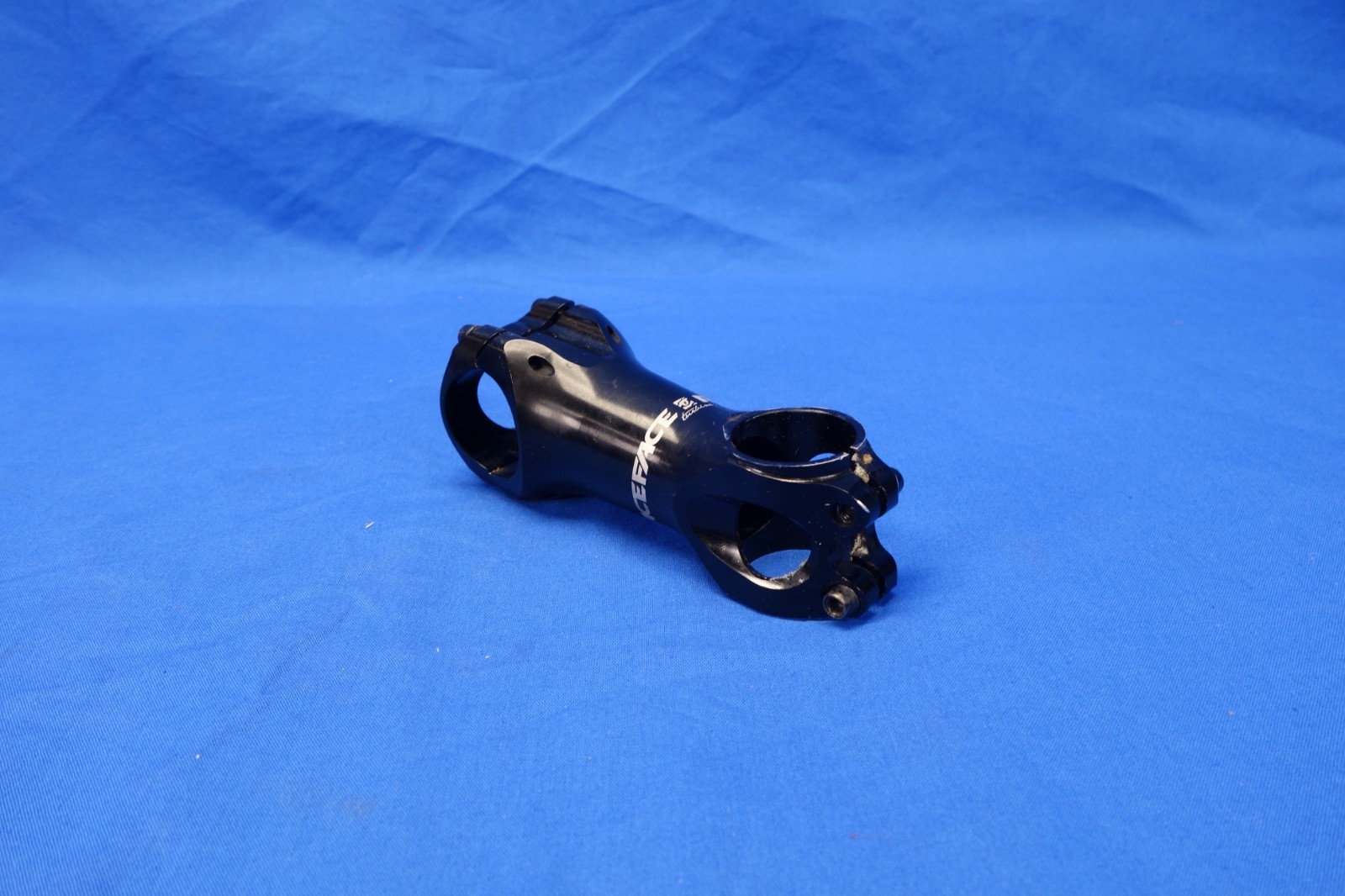 Race Face Turbine Aluminum Bike Stem 90mm Length x 31.8mm Clamp, 6° Angle