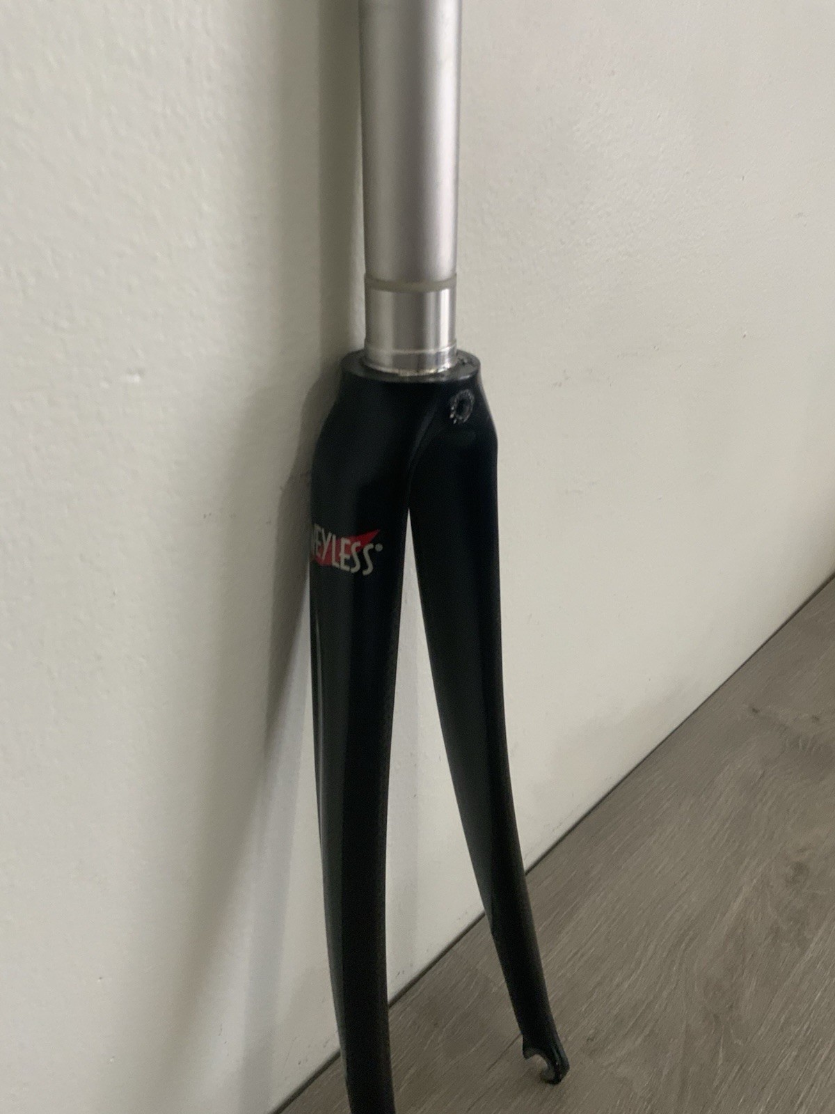 WEYLESS CARBON FORK 700C 1 1/8 INCH THREADLESS 163 MM STEERER 570 GRAMS
