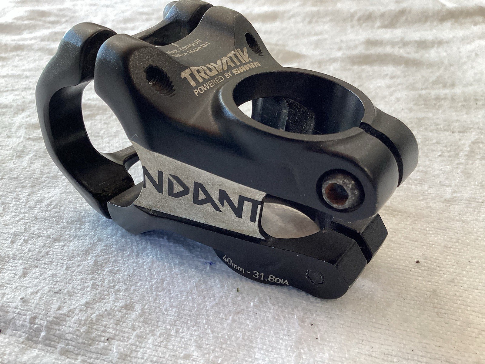 TruVativ Descendant Stem – 40mm, 31.8 Clamp, +/-0, 1 1/8″, Aluminum, Black