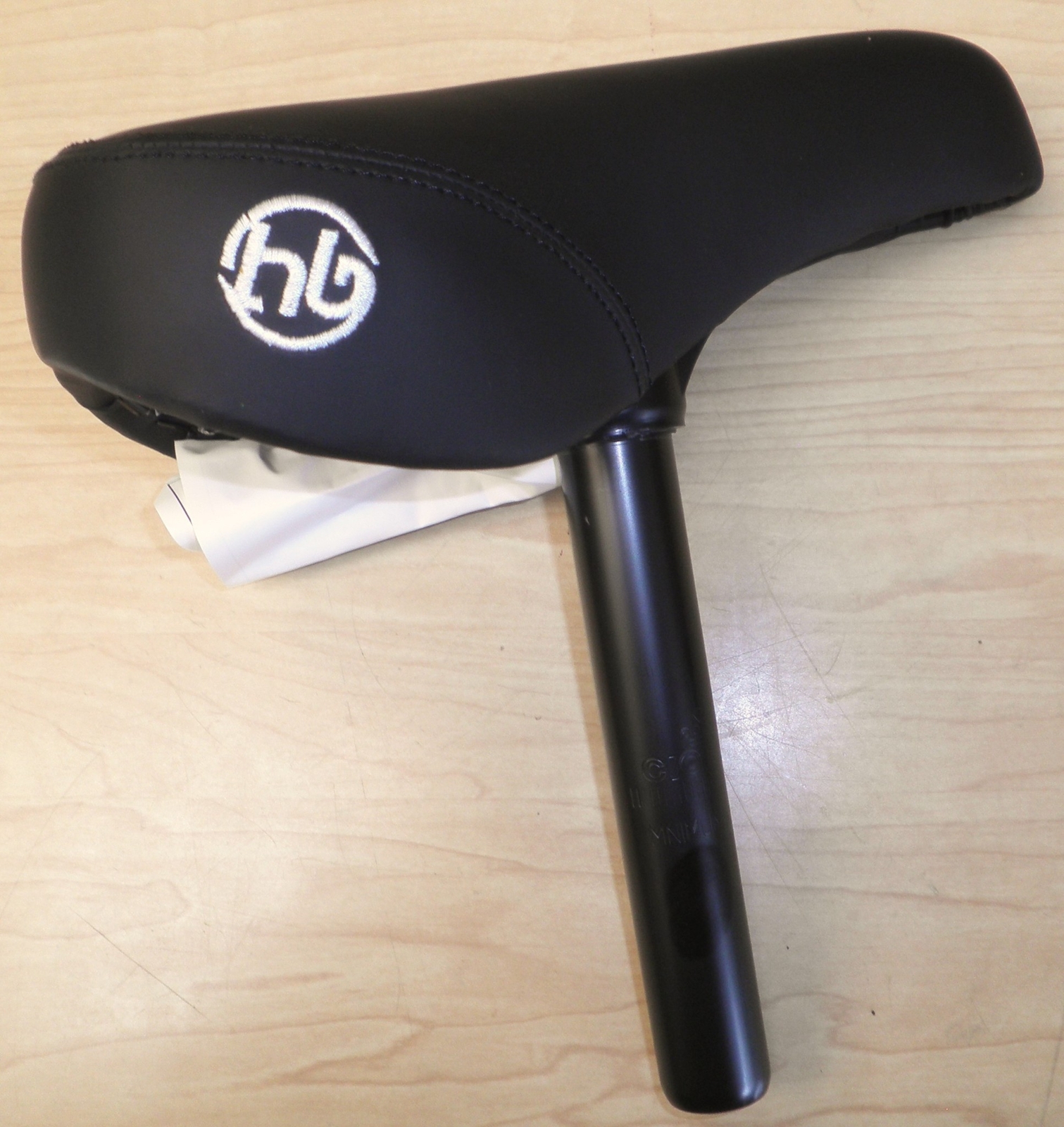 HB KIDS’ BLACK BIKE SADDLE/SEAT W/INTEGRADED SEATPOST 266-2