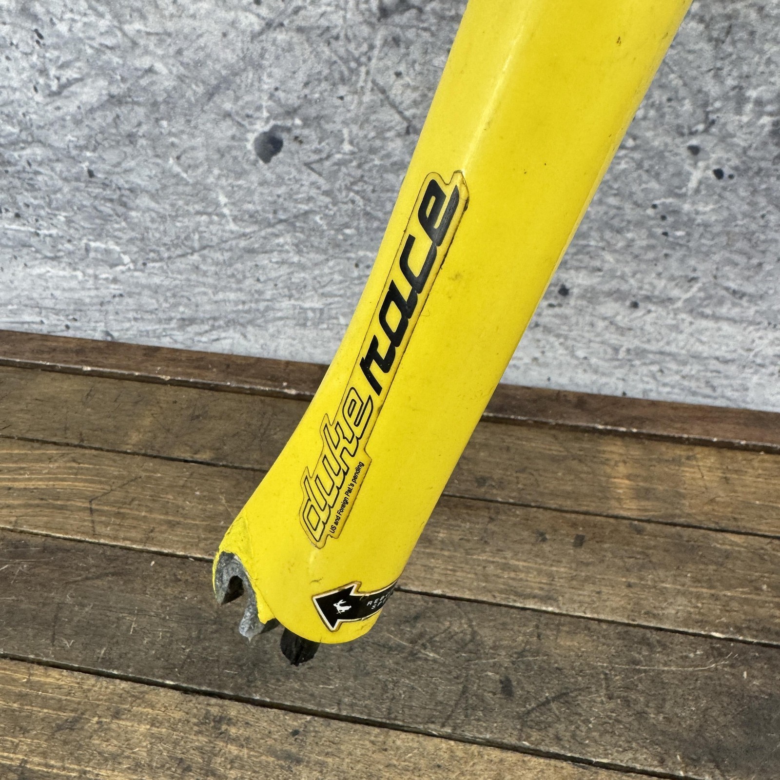 Vintage RockShox Duke Race Suspension Fork 26 1 1/8 Threadless V-Brake Yellow