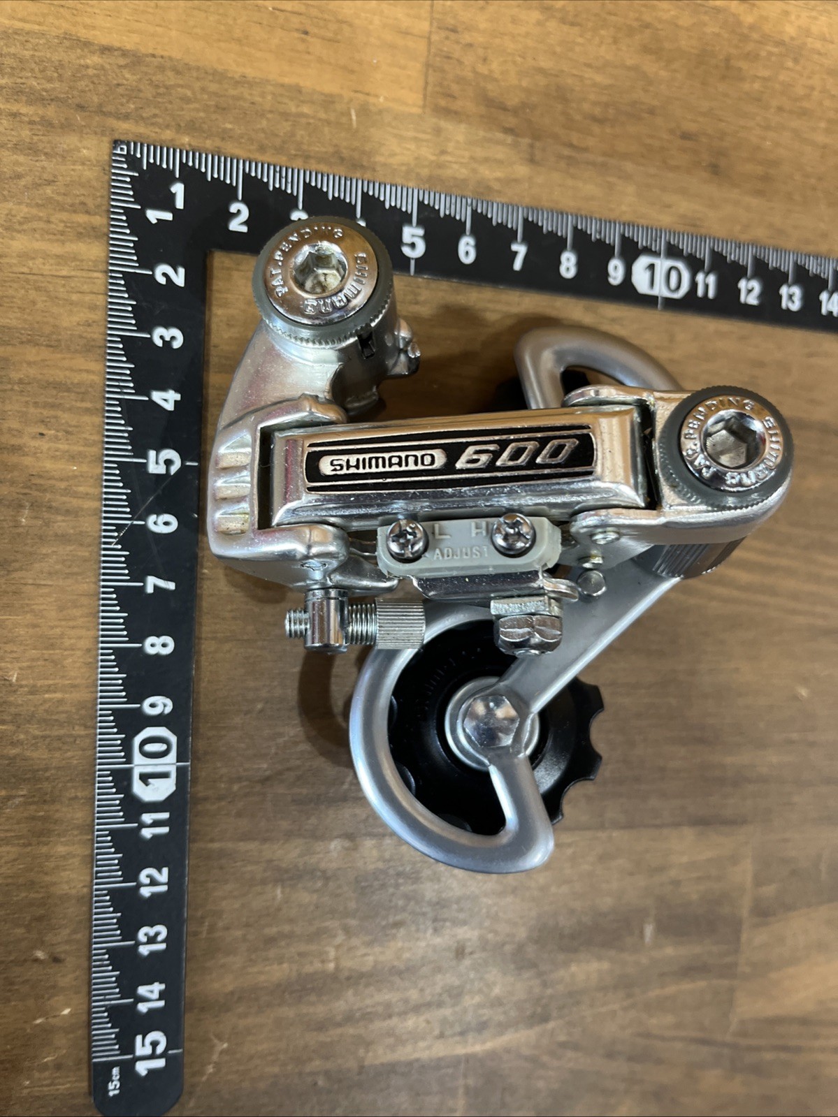Shimano 600 RD-6200 Rear Derailleur Arabesque Short Cage Japan. NOS Vitage