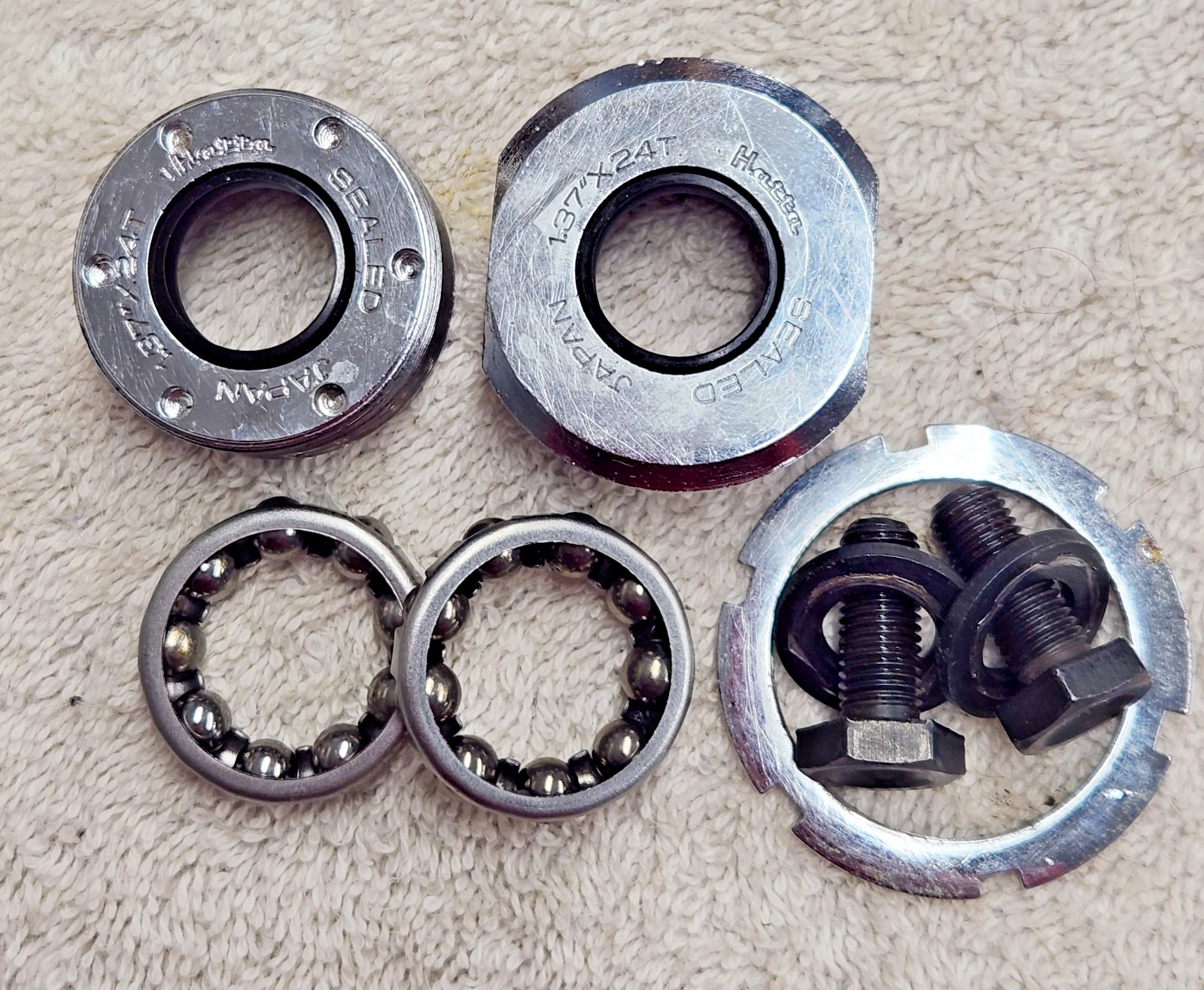 Hatta 1.37 x 24T Bottom Bracket Cups, bearings, locking ring, fixing bolts
