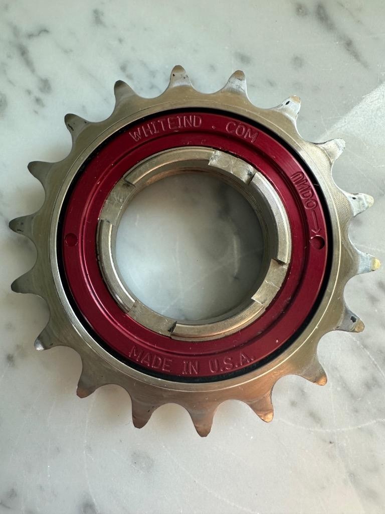 White Industries ENO Freewheel 18 Tooth Red & Enduro Bearings – Single Speed