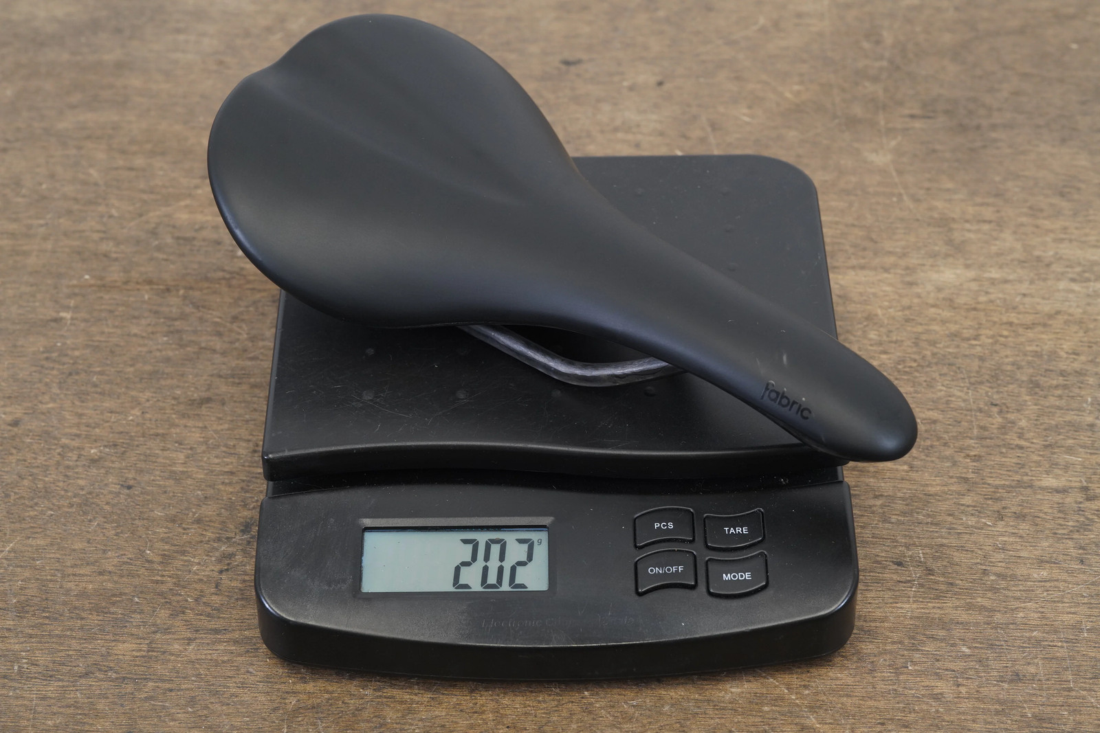 142mm (Shallow) Fabric Scoop Pro Carbon Rail Road Saddle 202g