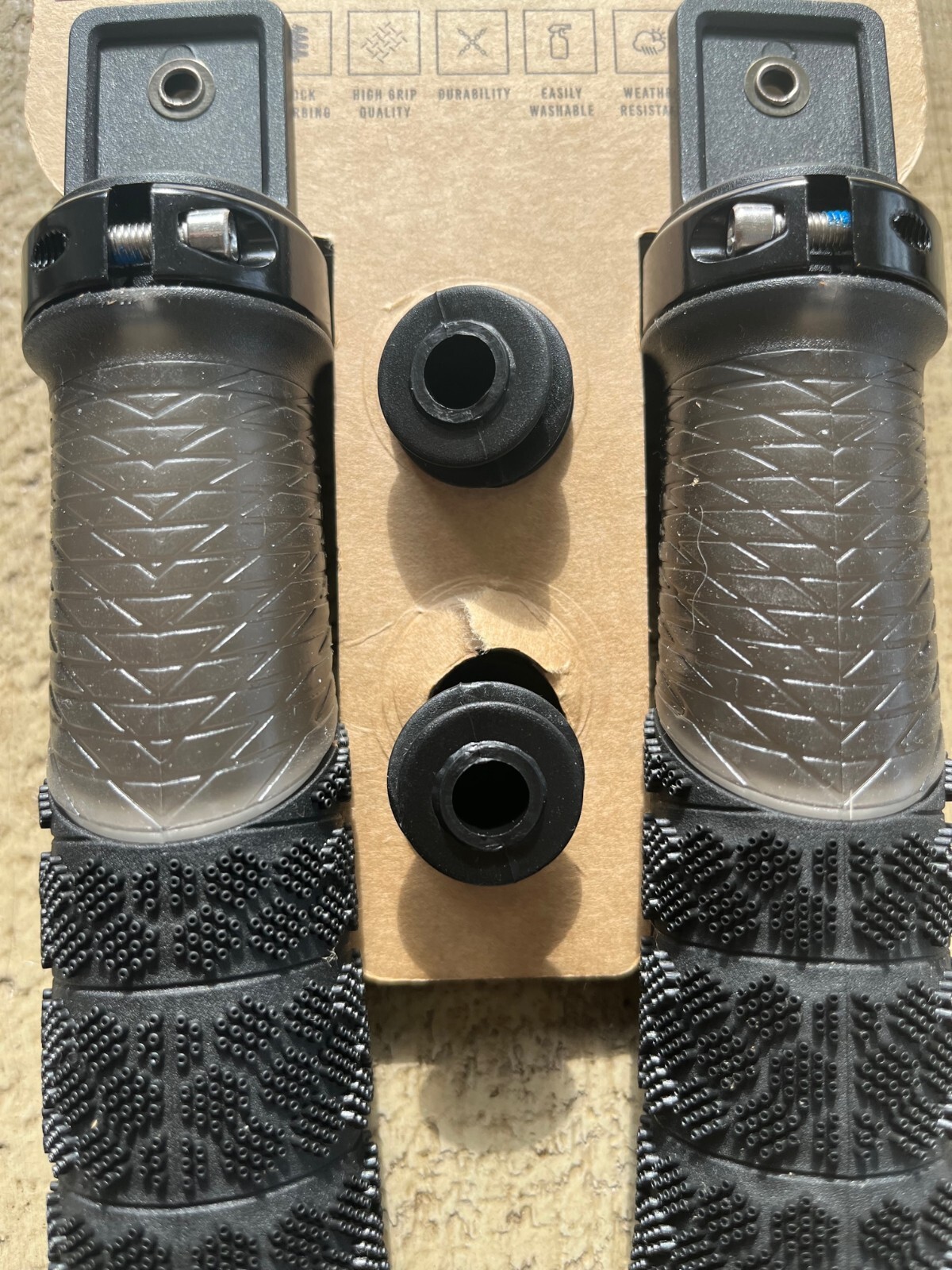 Prologo X Shred Proxim High Grip Locking MTB/Flat/Riser Handle Bar Grips Bk/Grey