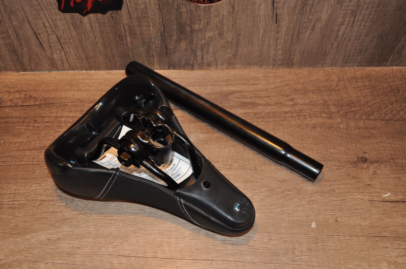 High quality BMX bike seat with 280mm / 25.4mm diameter Seat Post