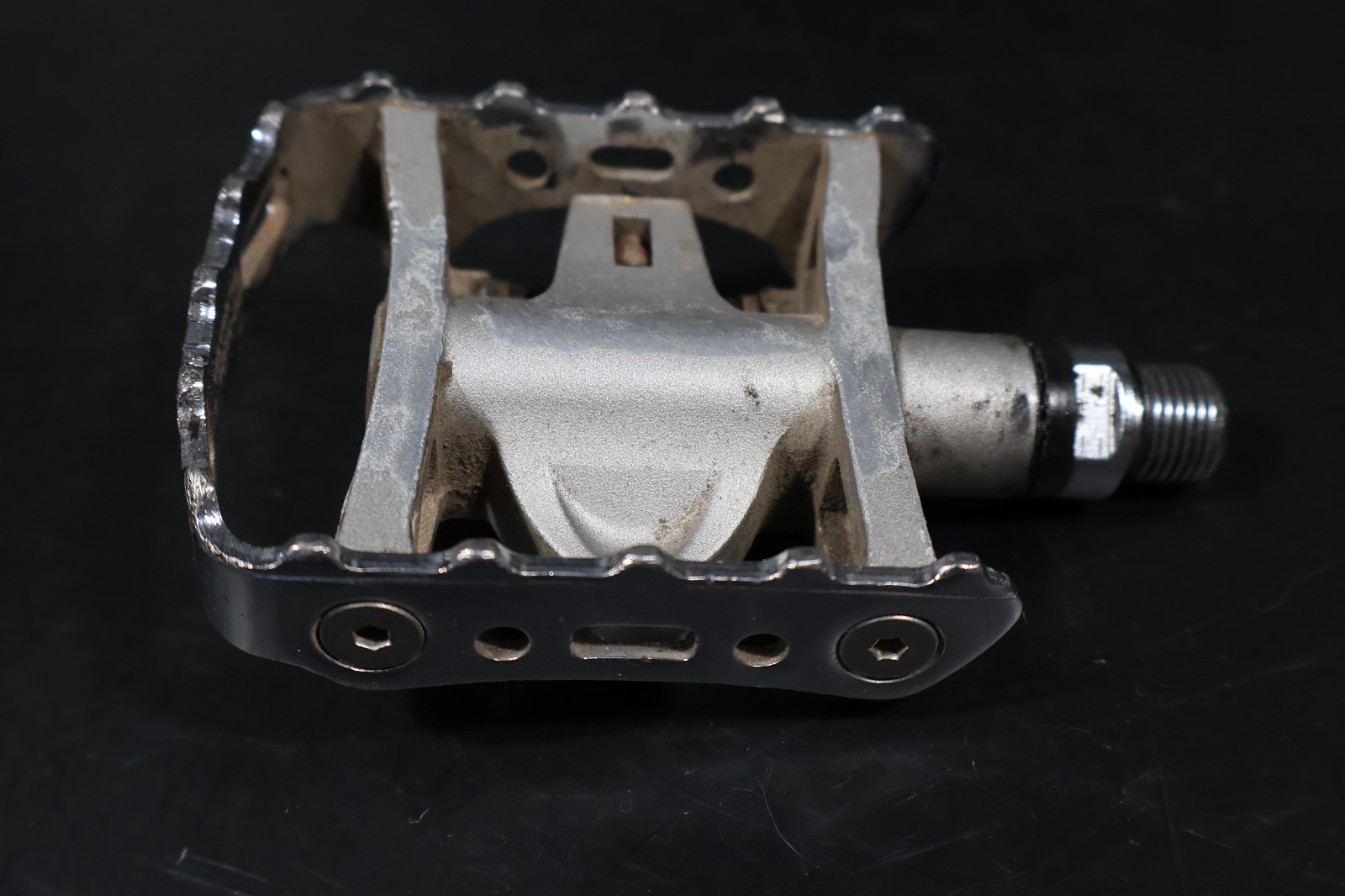 Shimano PD-M324 SPD Dual Sided Clipless Road Bike Pedals 9/16″ Touring Commuter