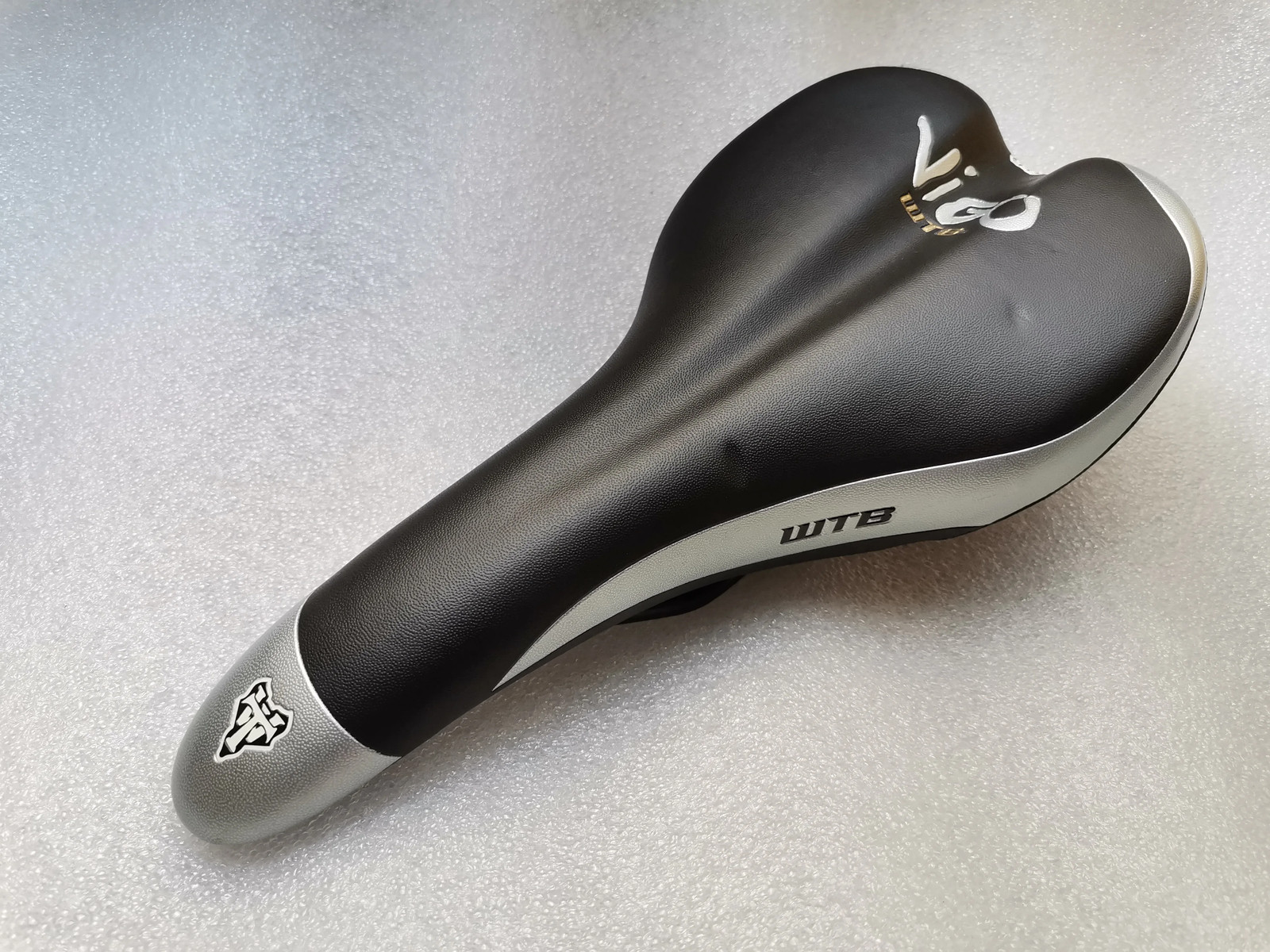 VIGO SADDLE SEAT TOURING BIKE 340g STEEL RAIL BLACK L280mm x W145mm