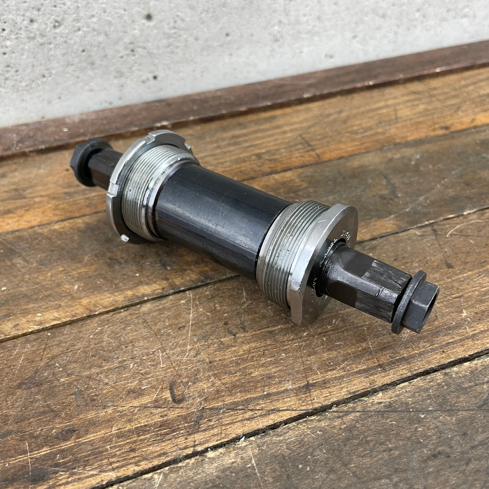 Vintage Hatta Japan Bottom Bracket Sealed English Thread Zero Offset 123 68