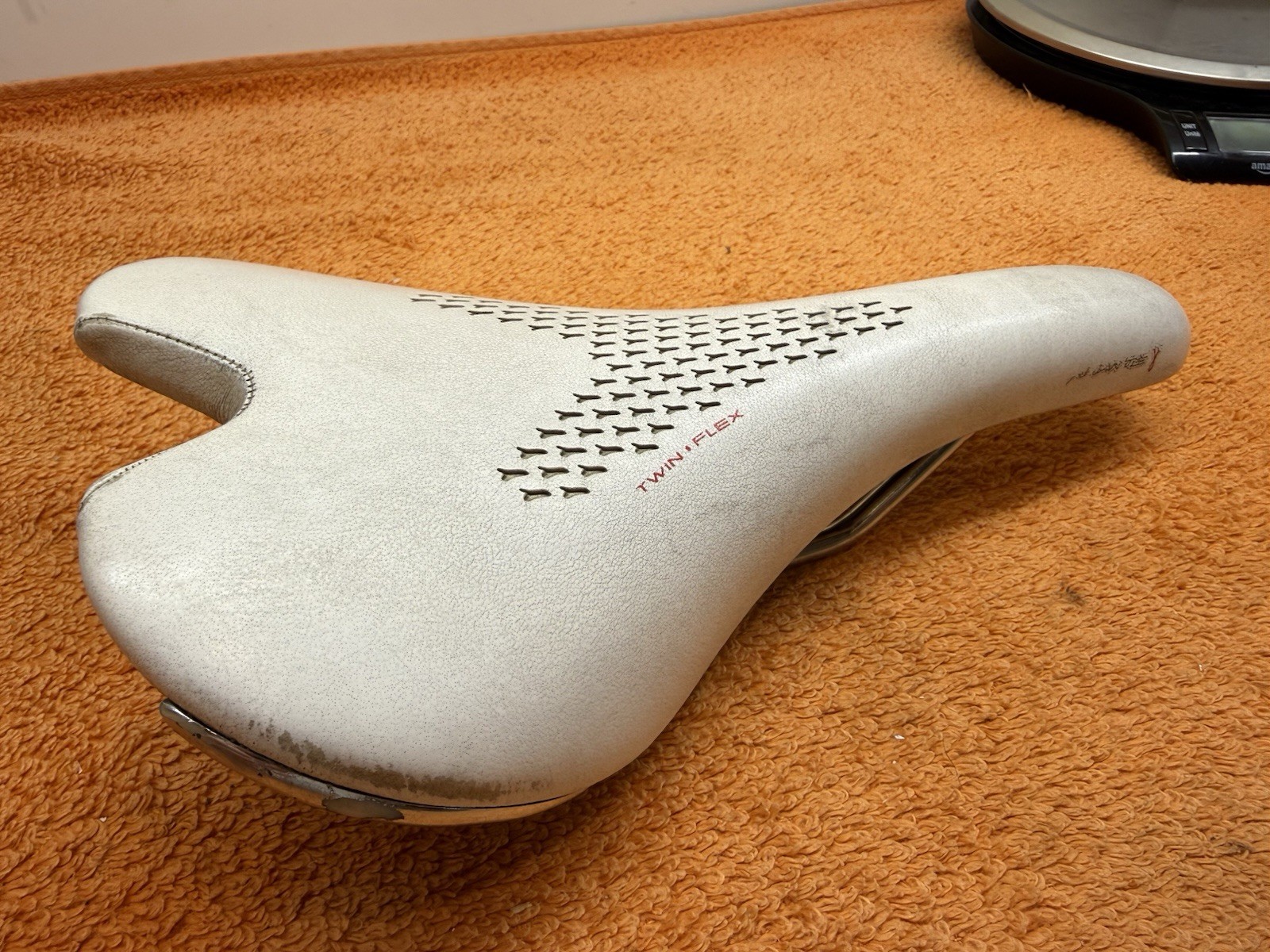 Fizik Aliante White Saddle 142mm Twin Flex Kium rails Handmade in Italy 245g