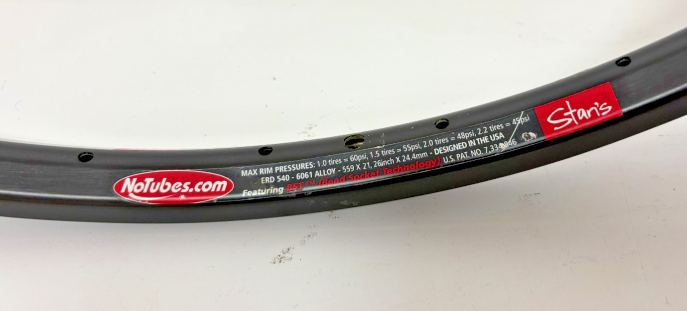 (2) Stan’s No Tubes 32-Hole Black Aluminum 559×21/26″ Mountain Bike Rims GREAT