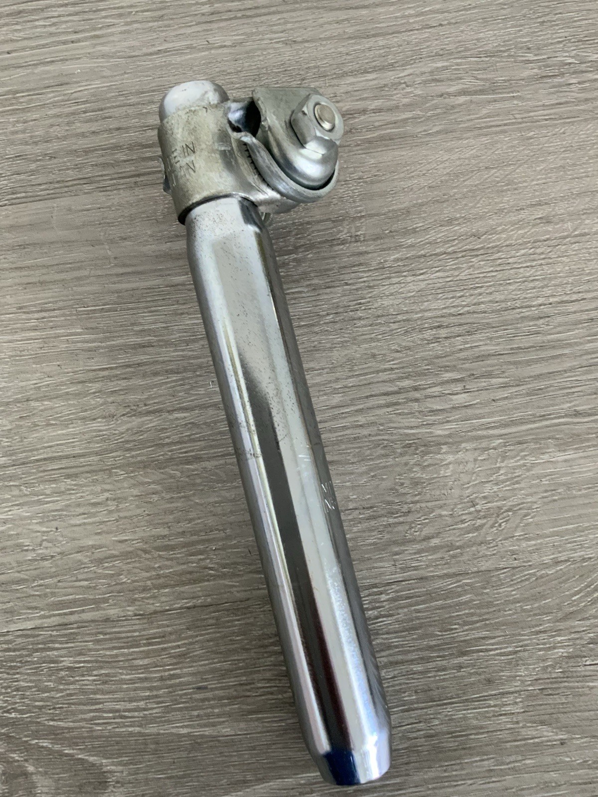STEEL SEAT POST 26.2 MM X 200 MM TOTAL LENGTH WITH SEAT COLLAR 304 GRAMS