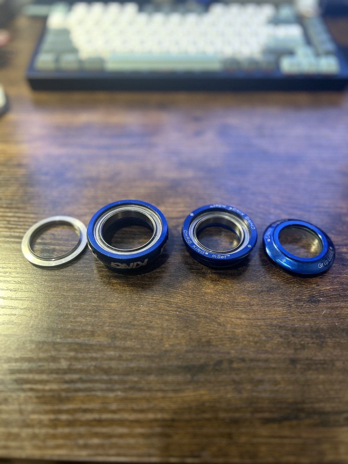 Chris King Inset 8 NoThreadset 1 1/8 to 1 1/4” tapers anodized navy blue headset