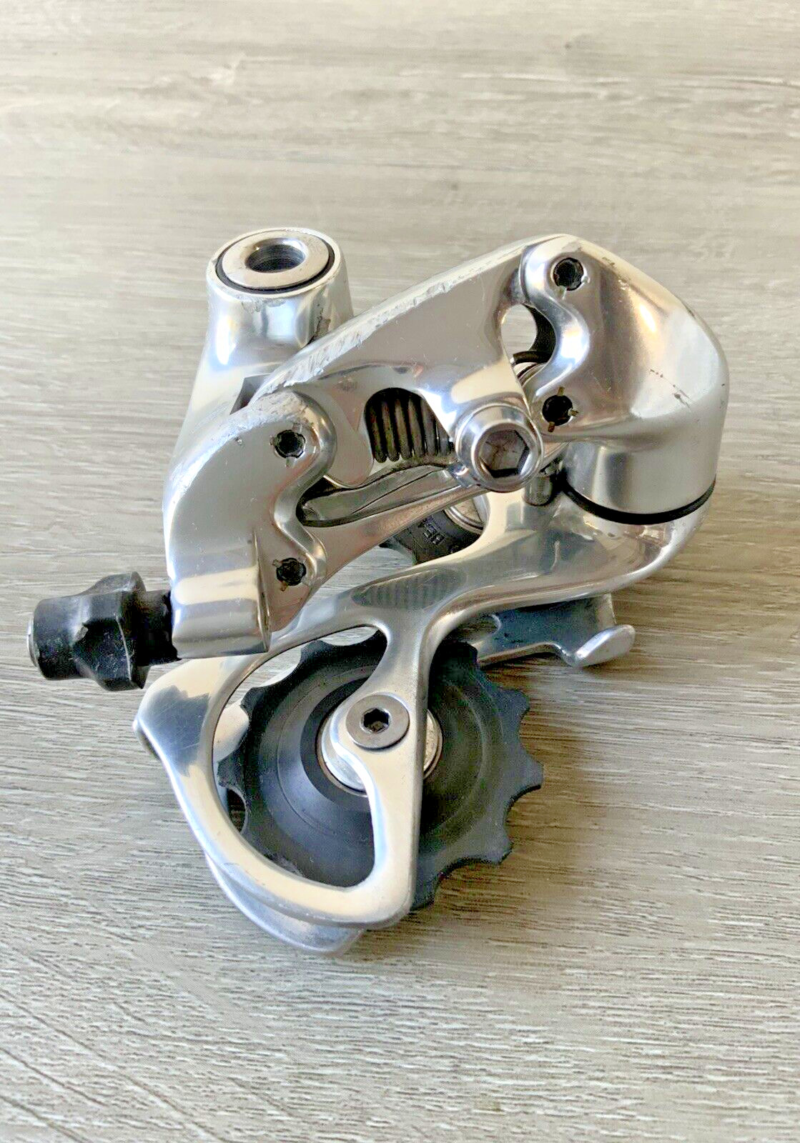 SHIMANO DURA ACE REAR DERAILLEUR 7700 MODEL 9 OR 10 SPEED SHORT CAGE