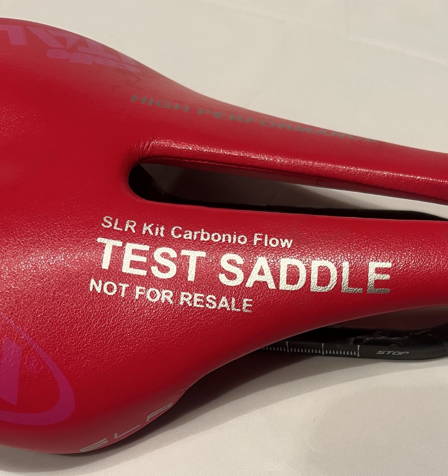 Selle Italia SLR Kit Carbonio Flow TEST Saddle Red Carbon 126g 275mm x 135mm