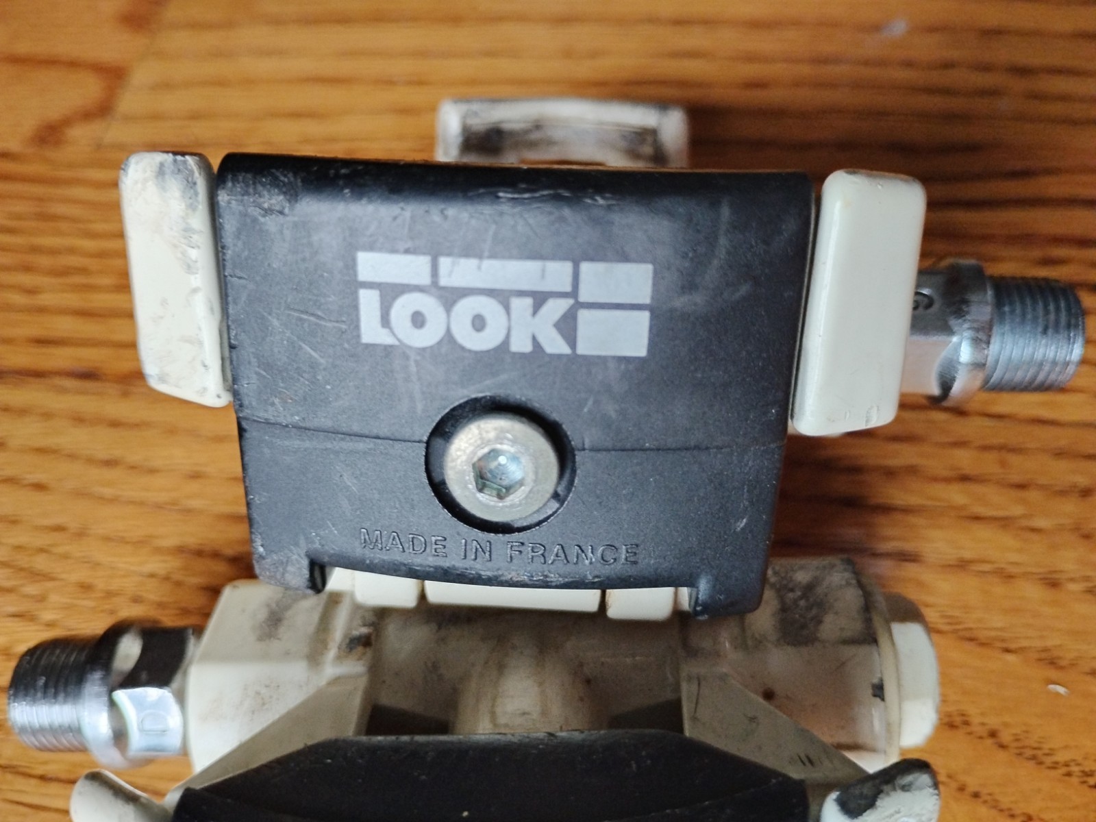 Vintage 1980’s Look Clipless Pedals 9/16″ White