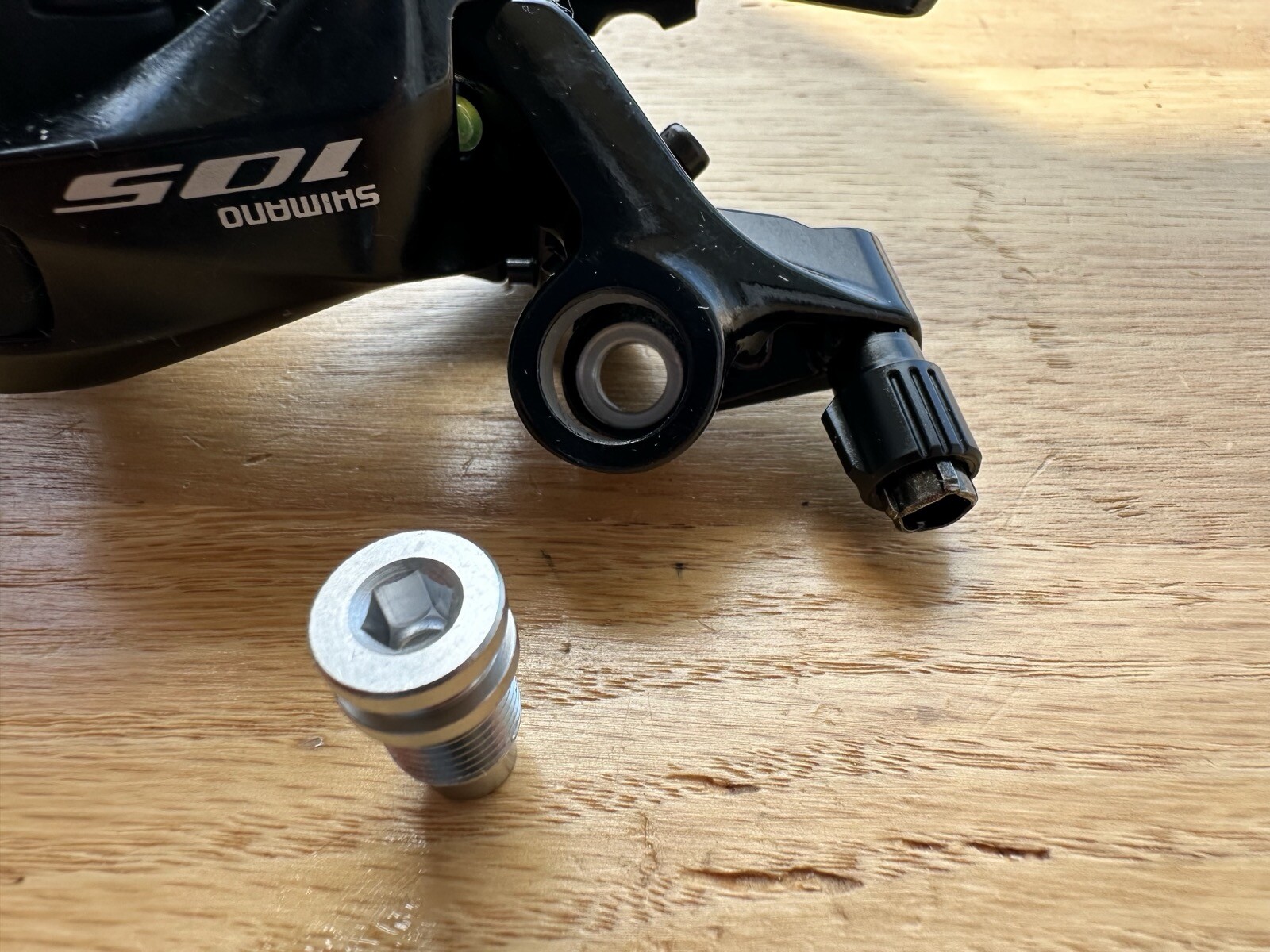 Shimano 105 RD-R7000 DIRECT MOUNT 11-Speed Rear Derailleur, Short SS Cage, Black