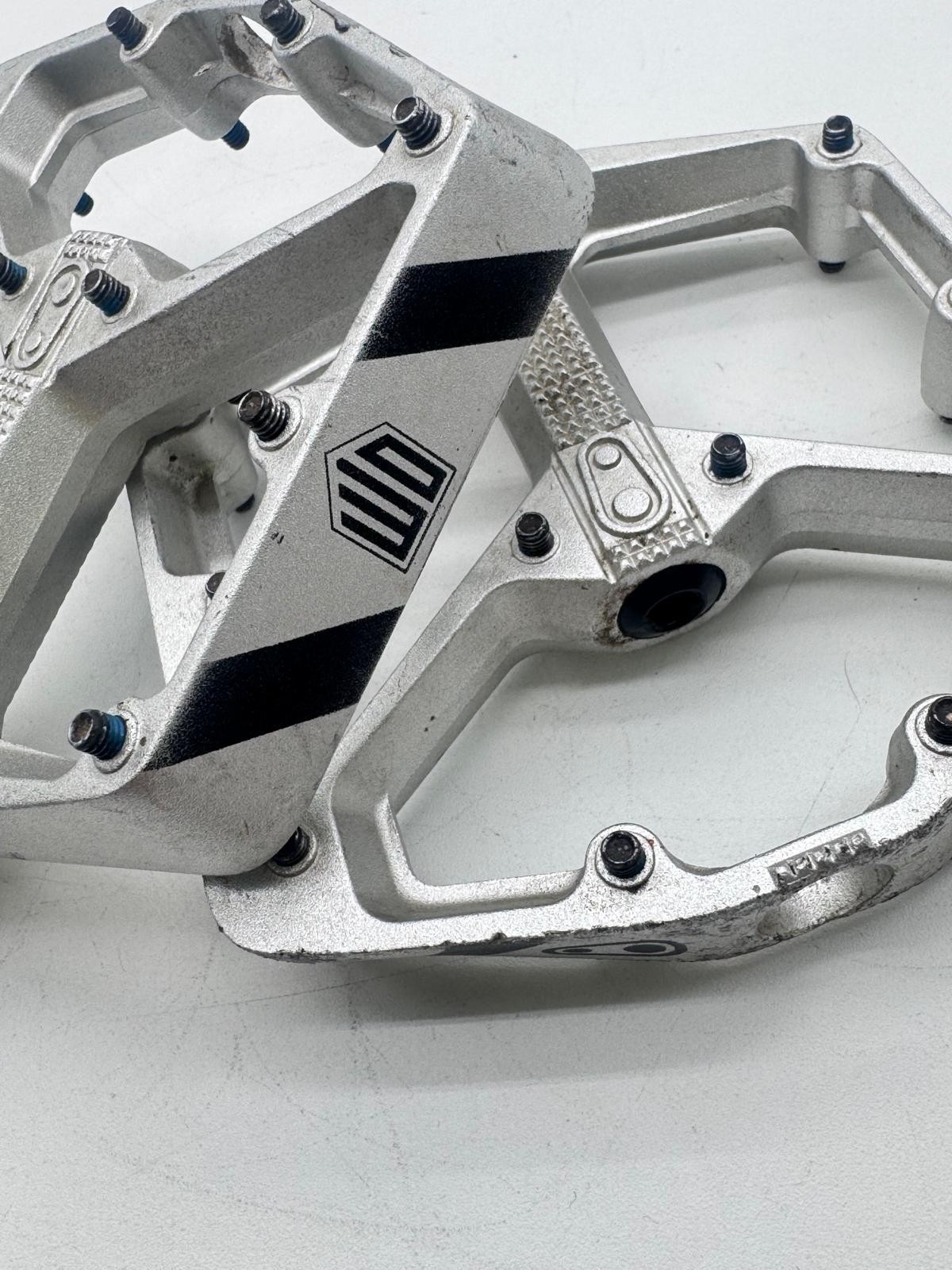 Crank Brothers Stamp Platform Pedals 9/16″ Aluminum Raw Silver LG