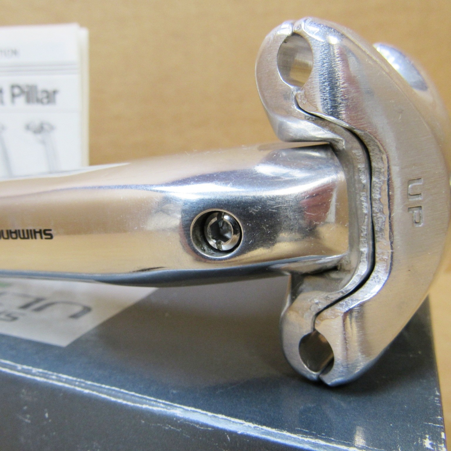New-Old-Stock Shimano «600 Ultegra» Aero Seatpost (Size 26.0 mm x 200 mm)
