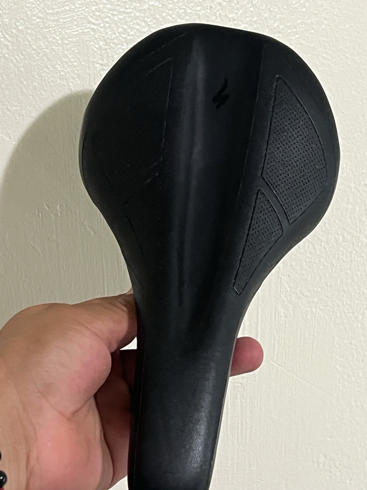 Specialized Henge Black Bike Saddle Seat 143mm, 7×7 Titanium rails