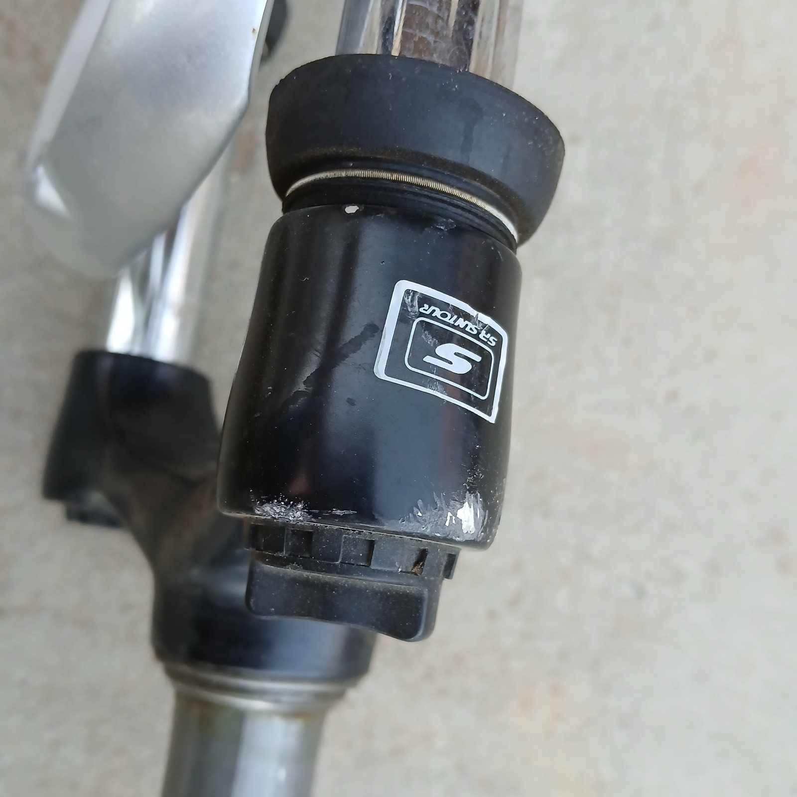SR Suntour Suspension Fork 24.5” SF11-XCT-JR-24 from a Specialized Hotrock
