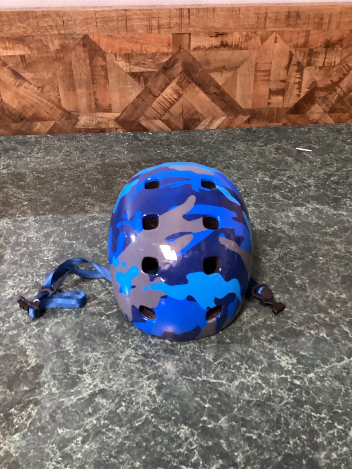 Schwinn Thrasher Lightweight Microshell Bicycle Helmet SW78597-2 Blue Camo Used