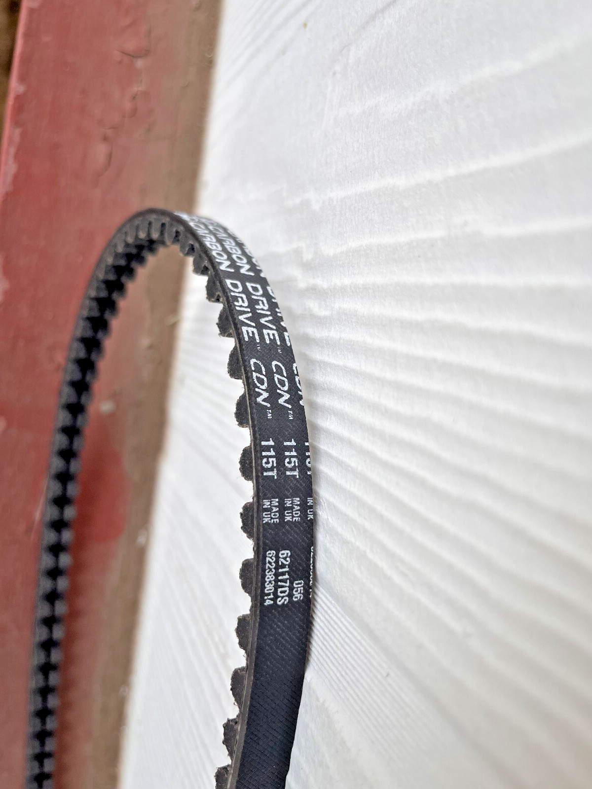 Gates Carbon Drive CDN Urban CenterTrack Belt – 115T, Black