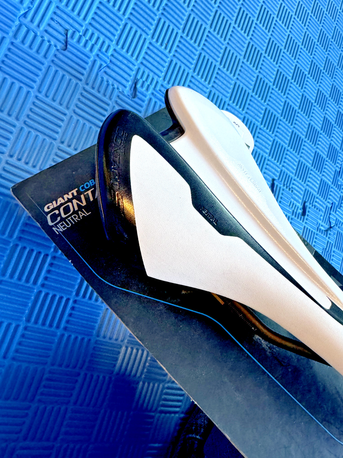 Giant Cobalt Contact SLR Neutral Carbon Rail Saddle White 185 grams