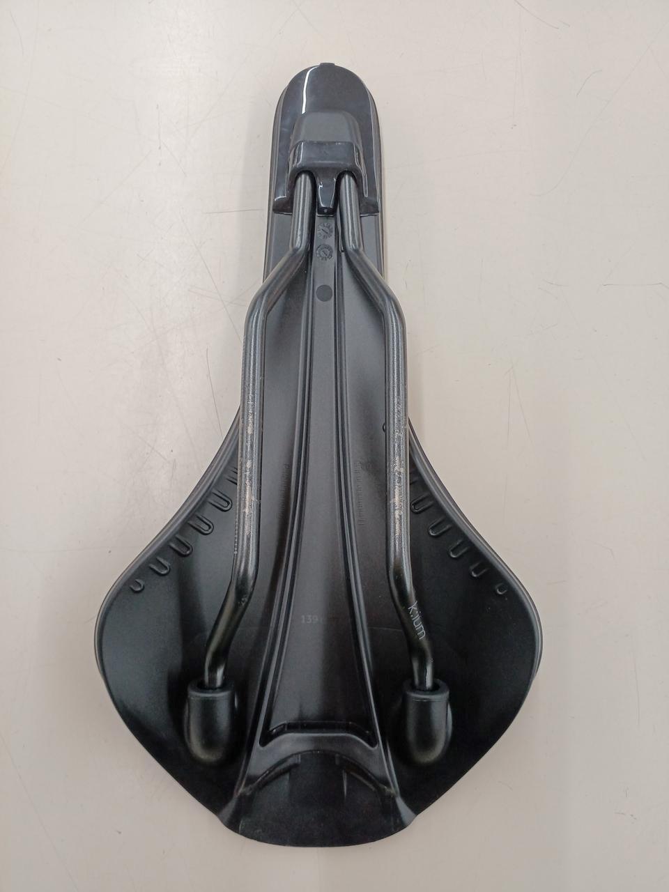 FIZIK ANTARESR3 VESEVO R3 139mm saddle Used