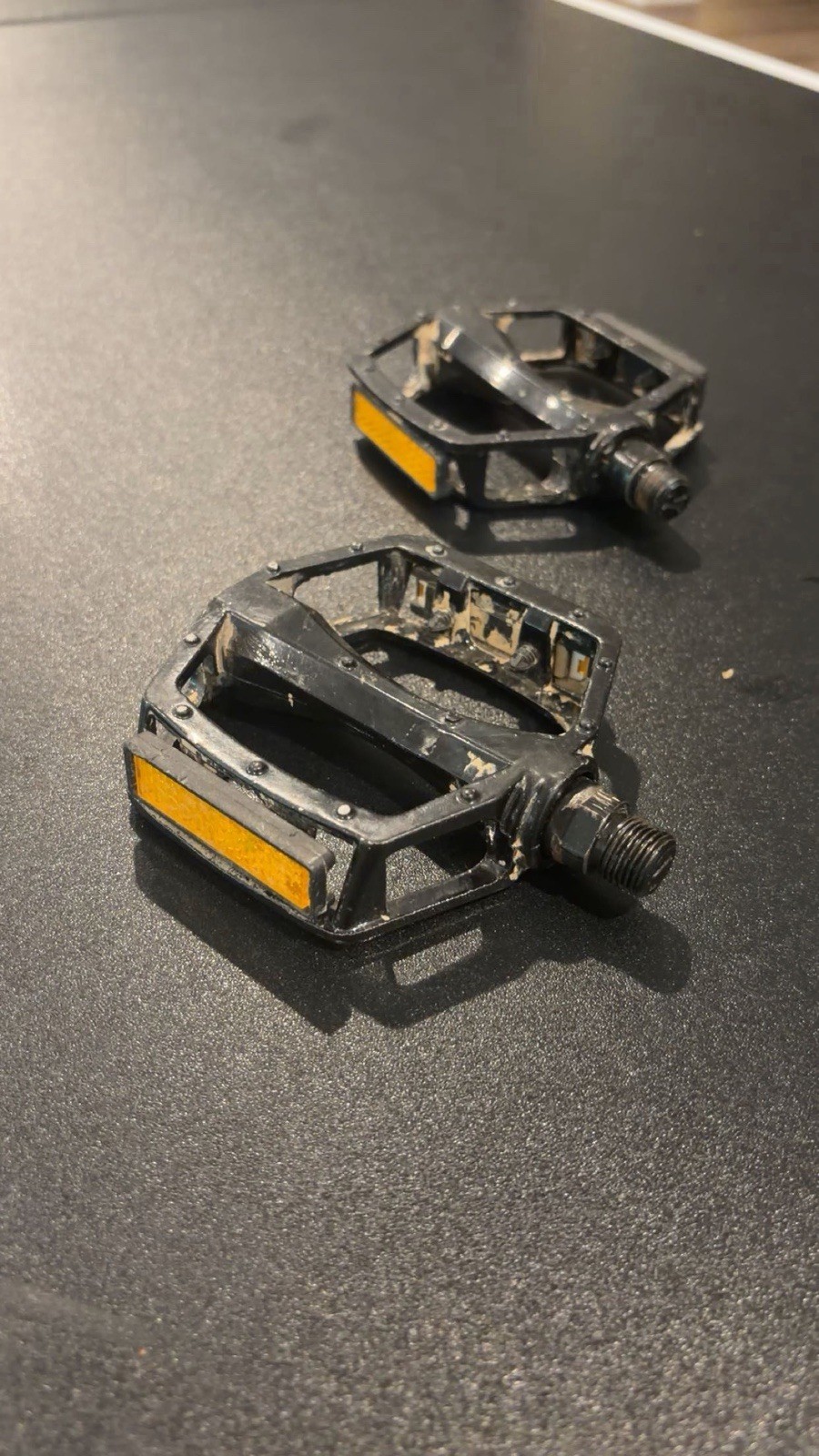 Black Platform Bike Pedals Pair w/ Amber Reflectors 9/16 BMX MTB ebike Plastic