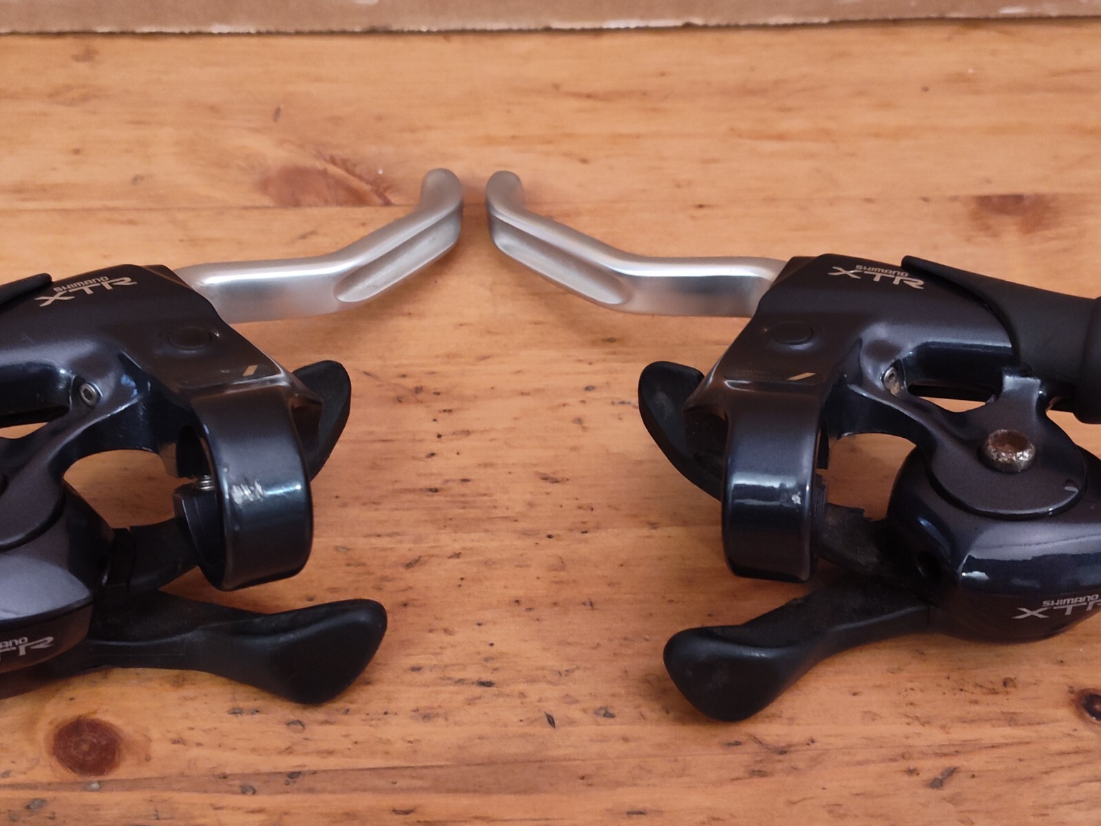 Shimano XTR m900 Shifters 3×8 And Integrated Brake Levers