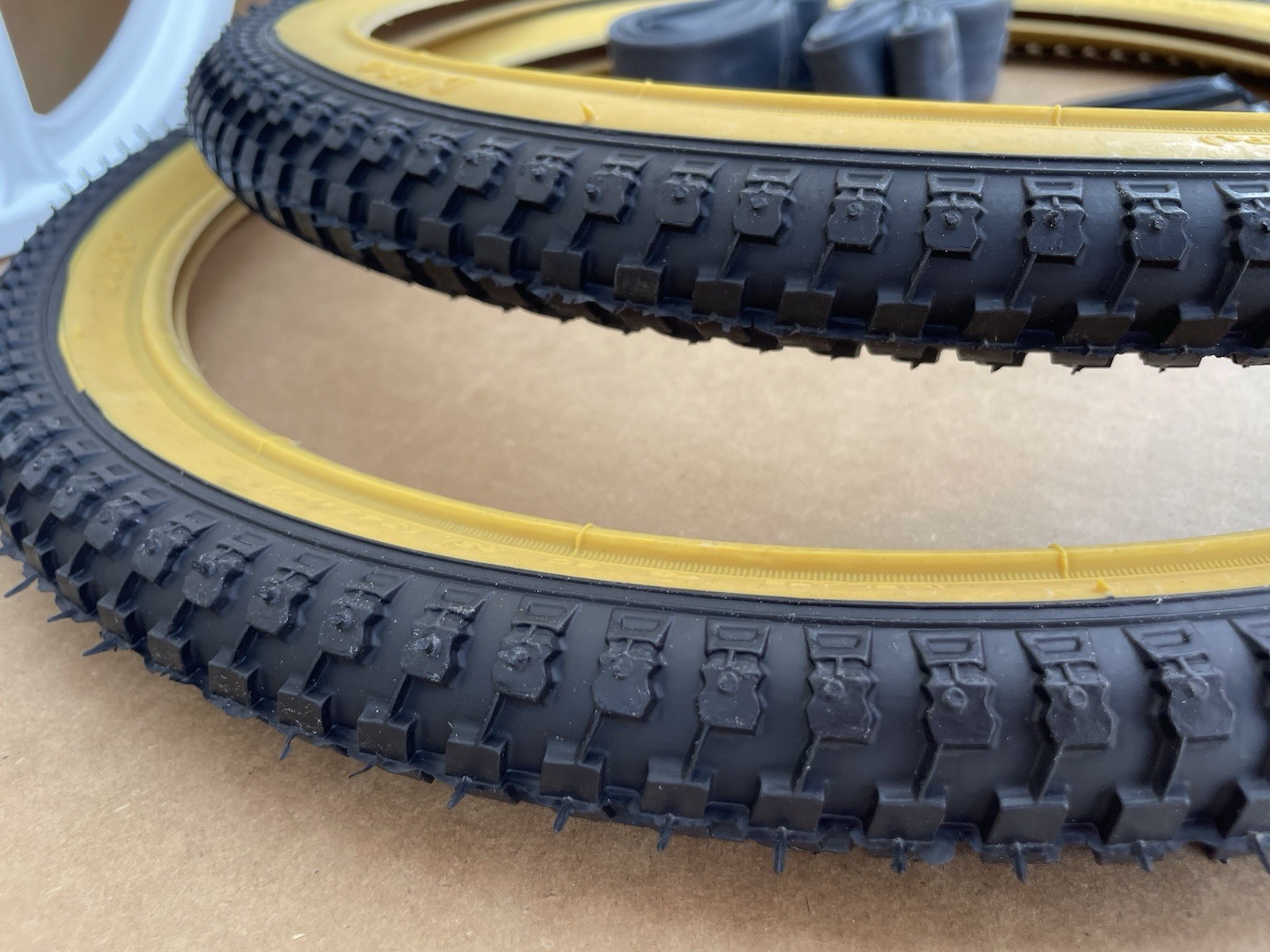20″ Bicycle Plastic WHITE 6-spoke Mag Wheel Gum Wall Tires Set GT Dyno Rims BMX